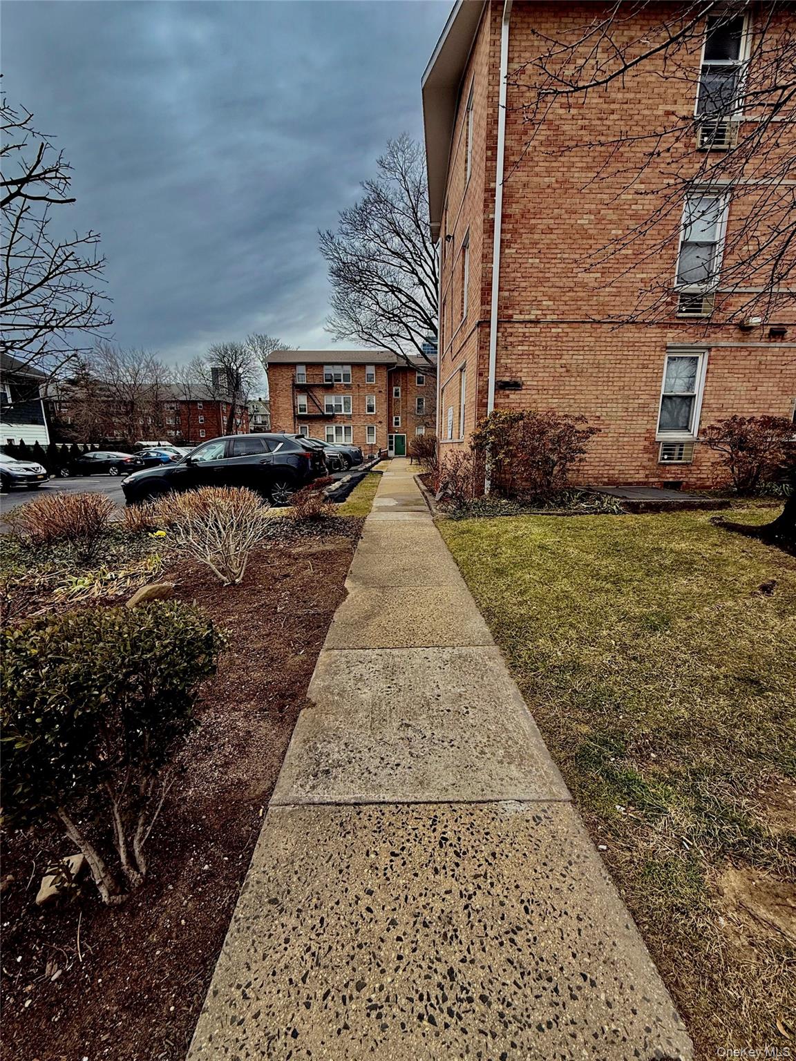 25 Trinity Place # 2k, New Rochelle, NY 10805