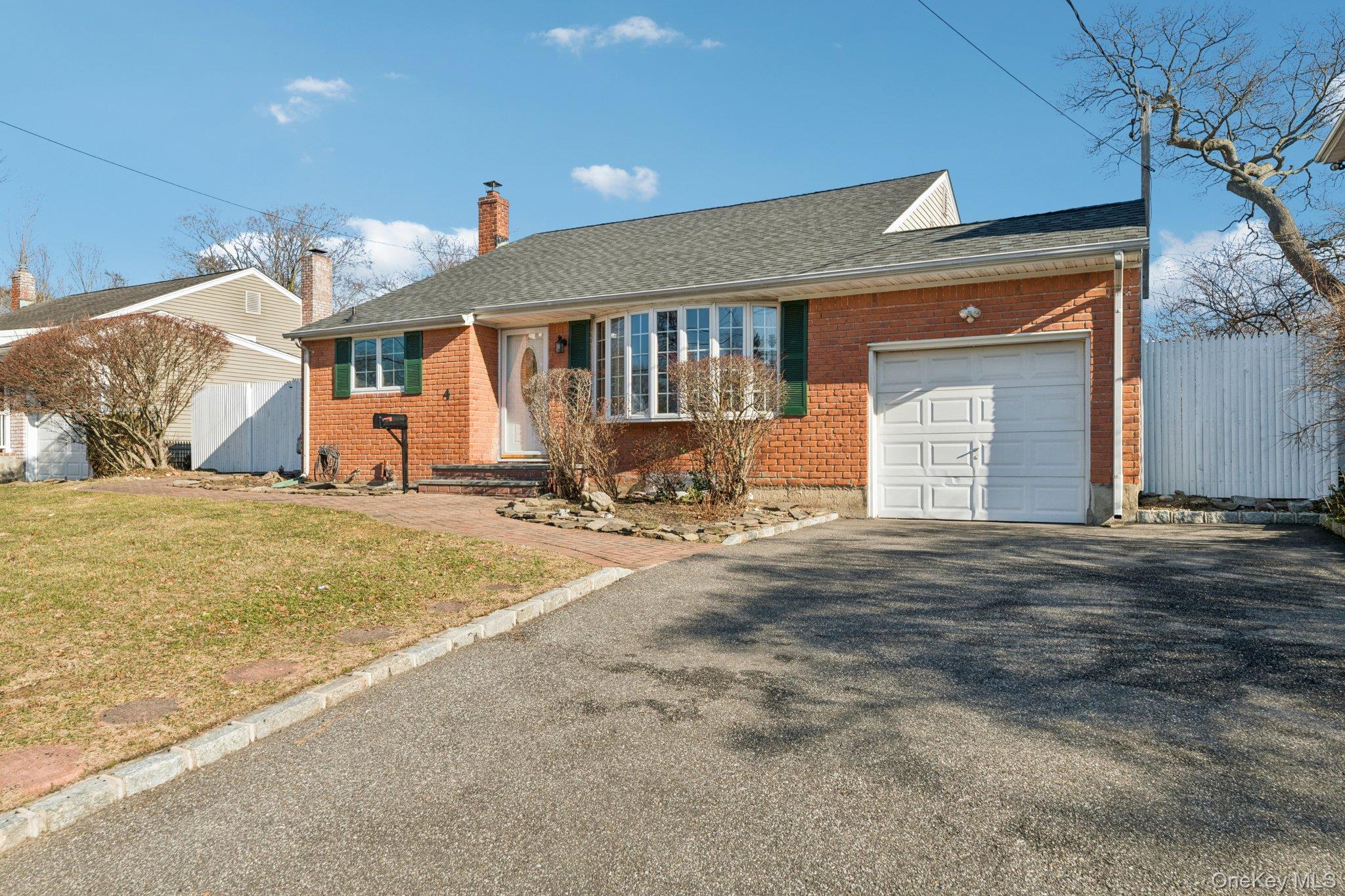 4 Oakley Drive, Huntington Station, NY 11746