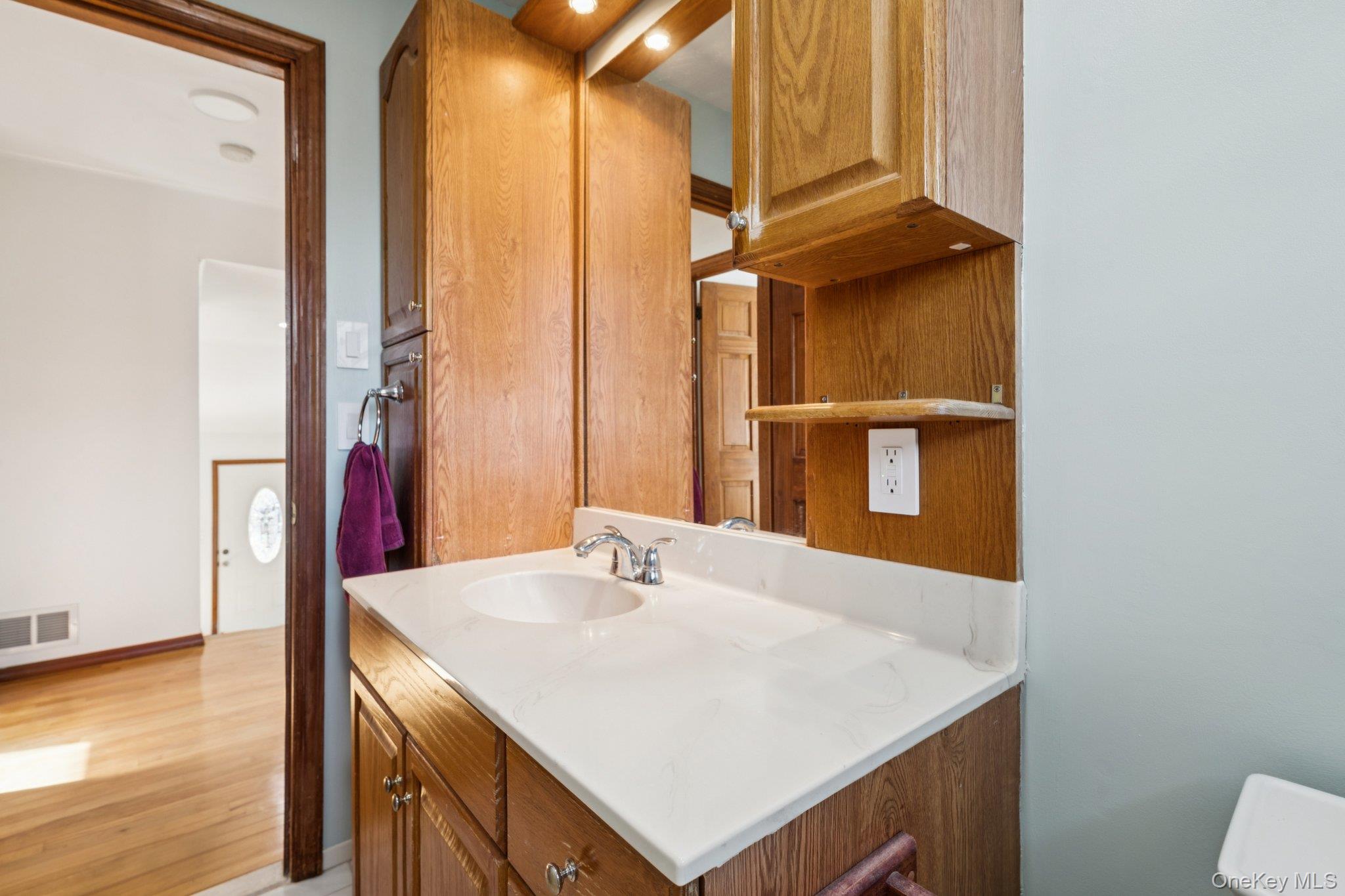 4 Oakley Drive, Huntington Station, NY 11746