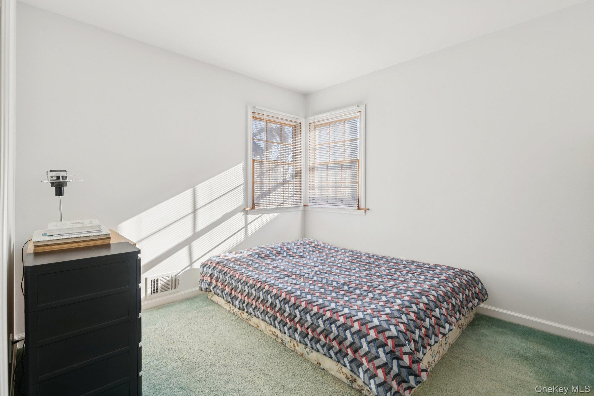 4 Oakley Drive, Huntington Station, NY 11746