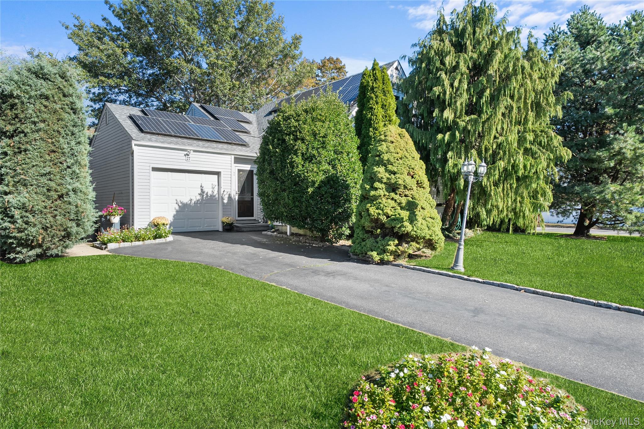 27 Gaylore Drive S, Amityville, NY 11701