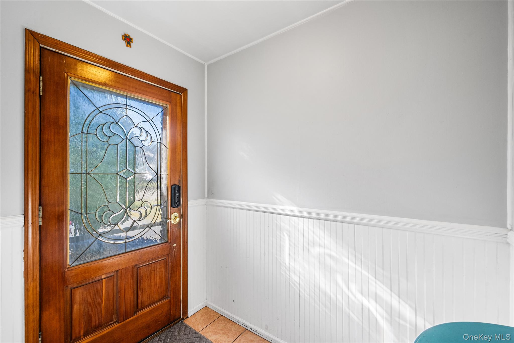 27 Gaylore Drive S, Amityville, NY 11701