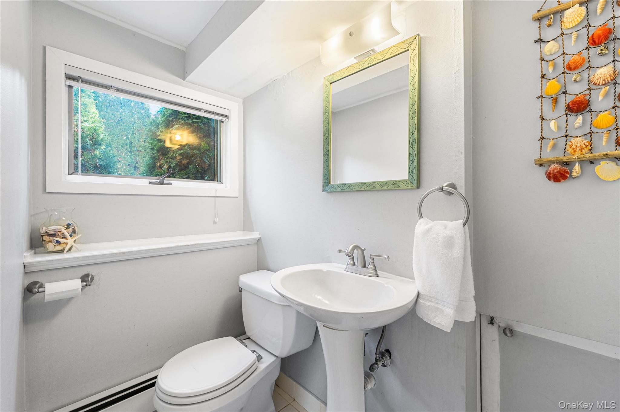 27 Gaylore Drive S, Amityville, NY 11701