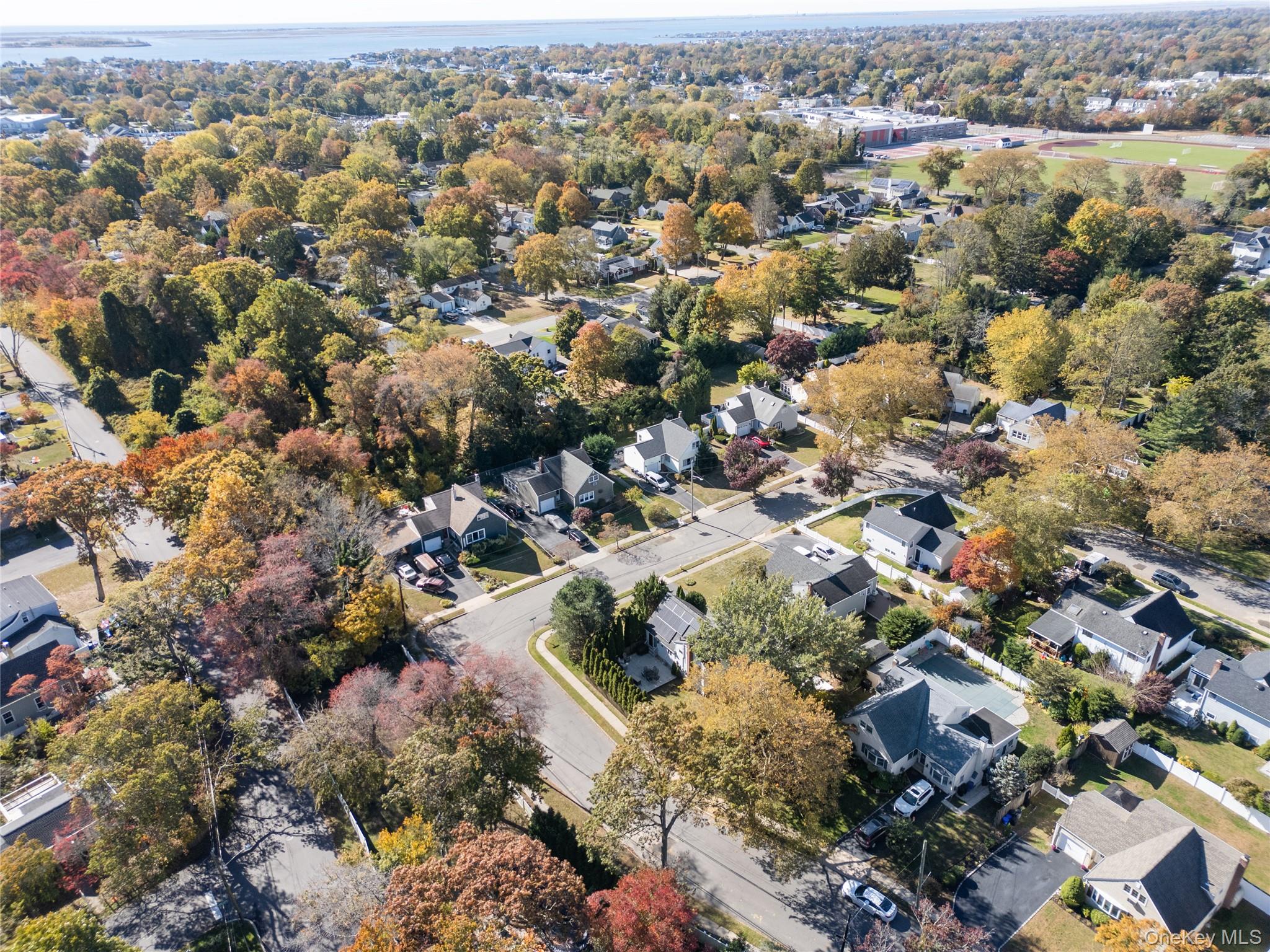 27 Gaylore Drive S, Amityville, NY 11701