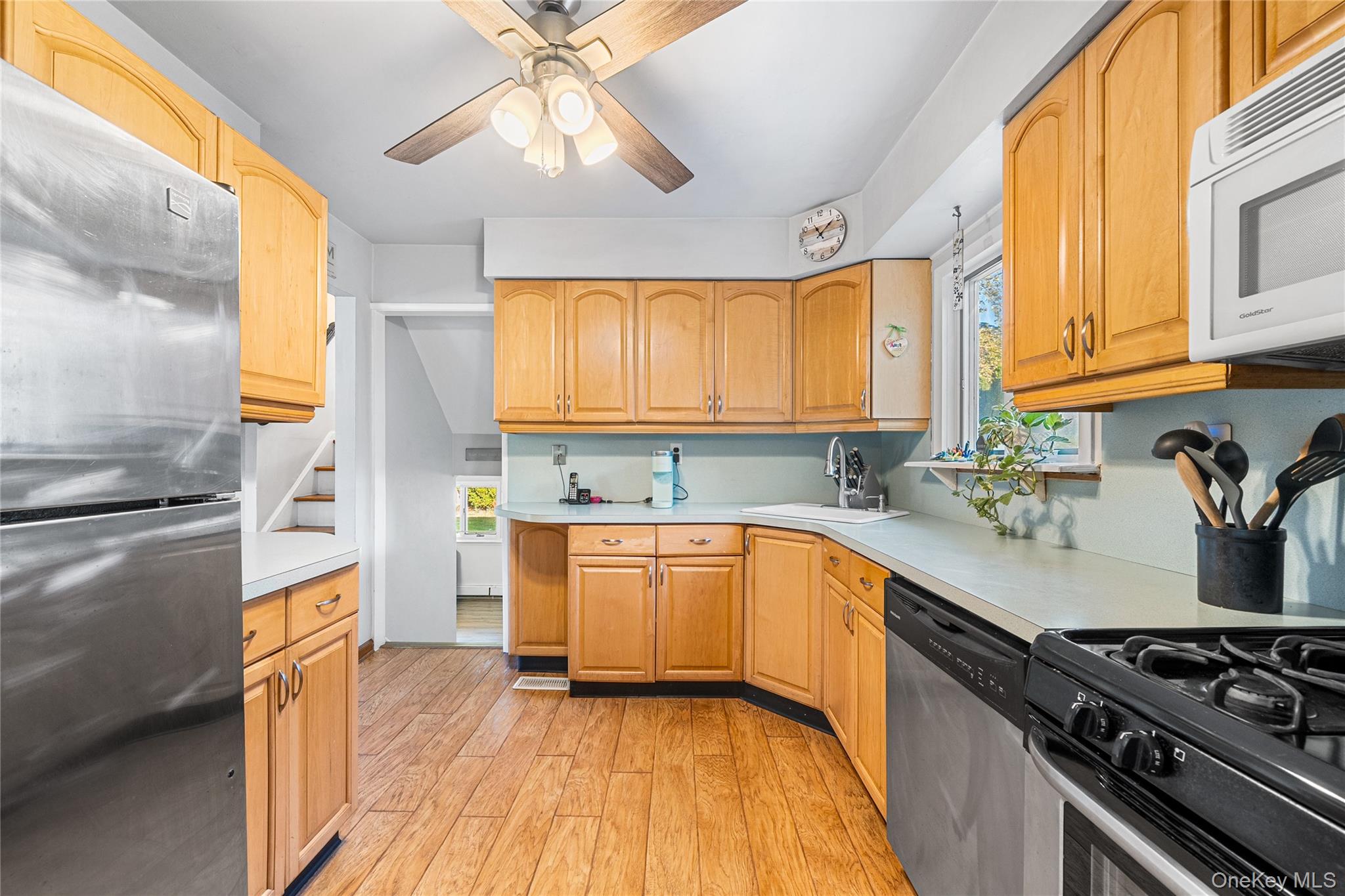 27 Gaylore Drive S, Amityville, NY 11701