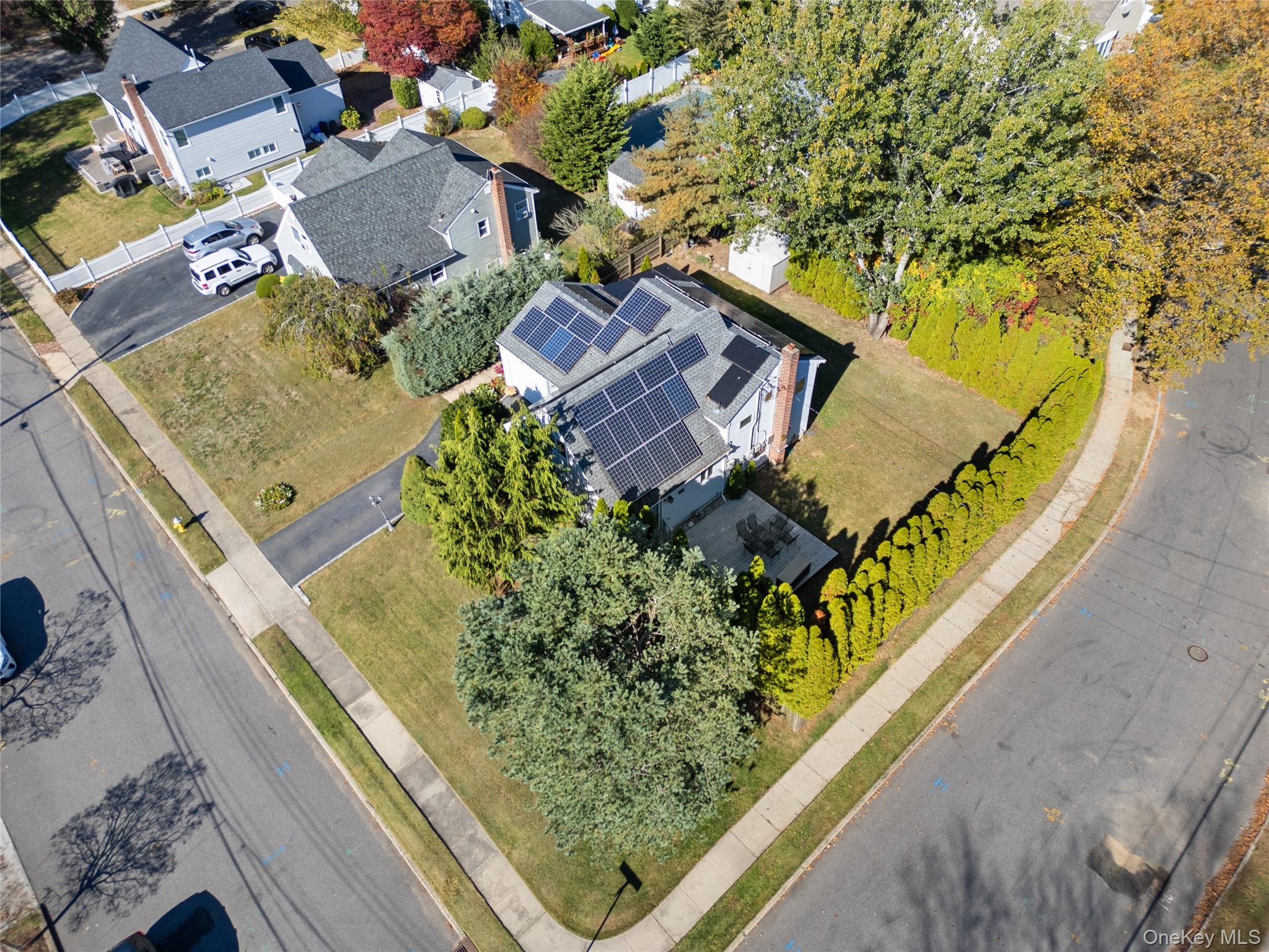 27 Gaylore Drive S, Amityville, NY 11701