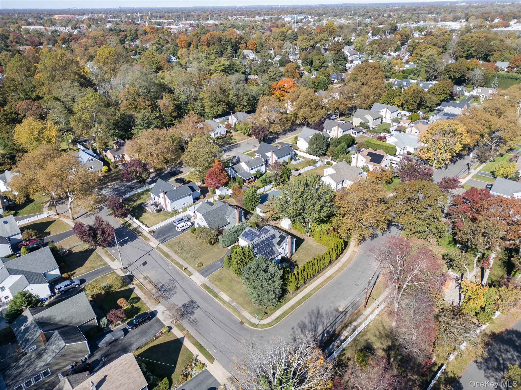 27 Gaylore Drive S, Amityville, NY 11701