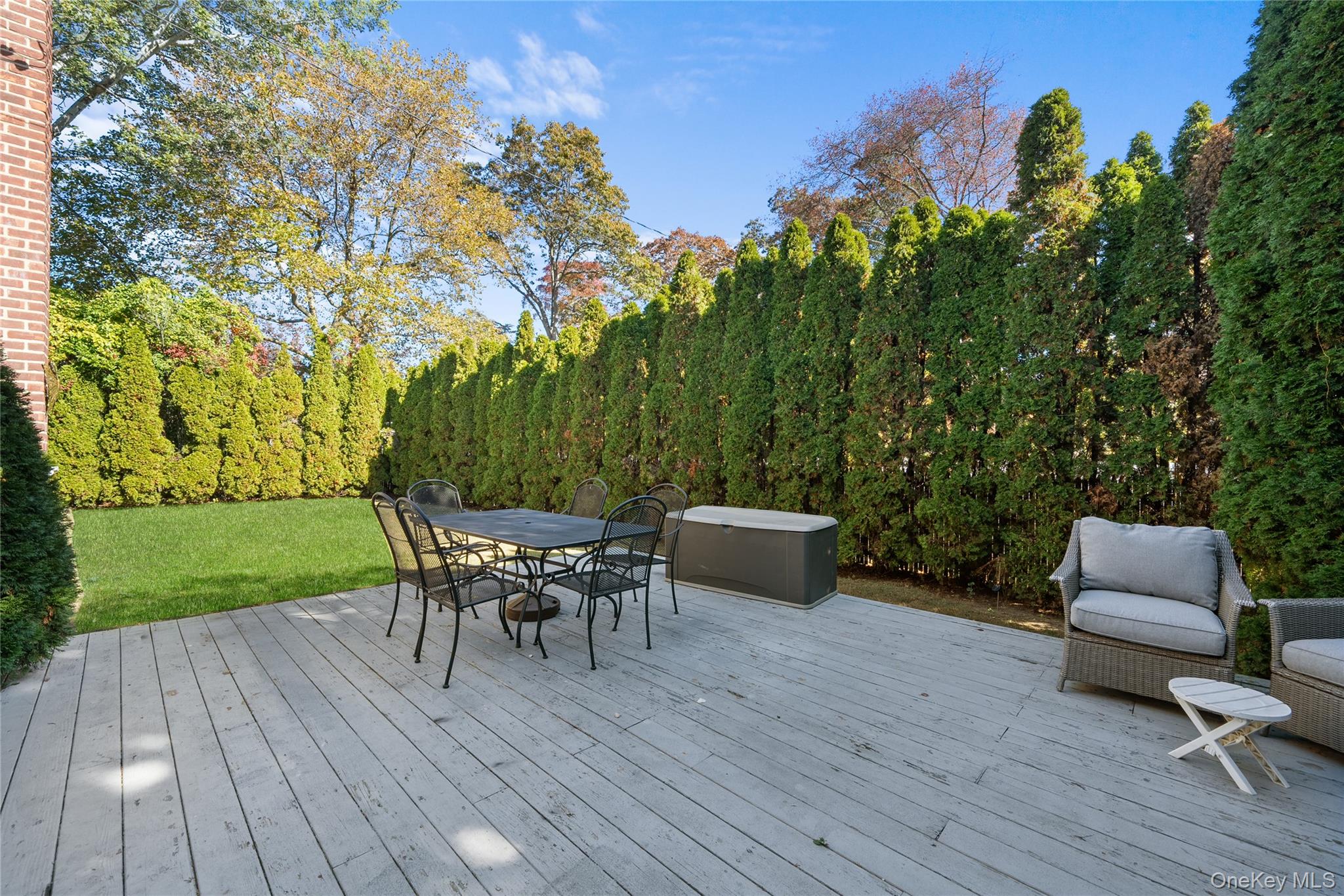 27 Gaylore Drive S, Amityville, NY 11701