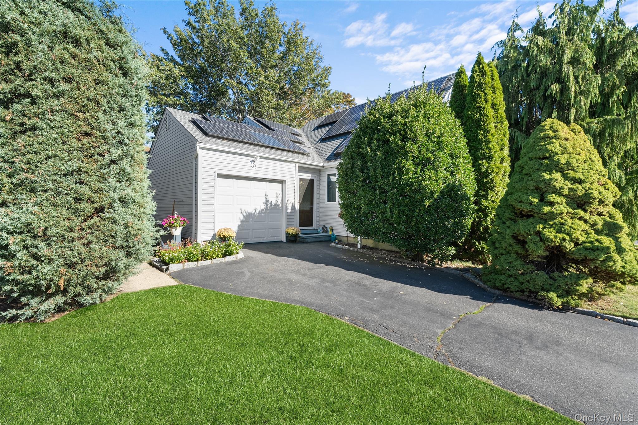 27 Gaylore Drive S, Amityville, NY 11701