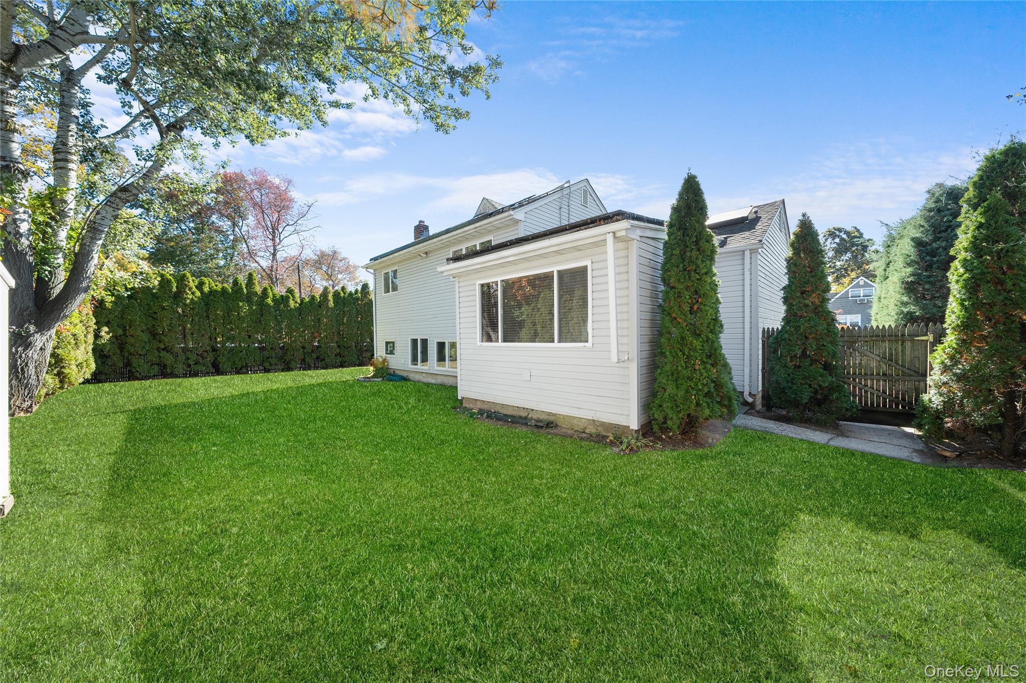 27 Gaylore Drive S, Amityville, NY 11701