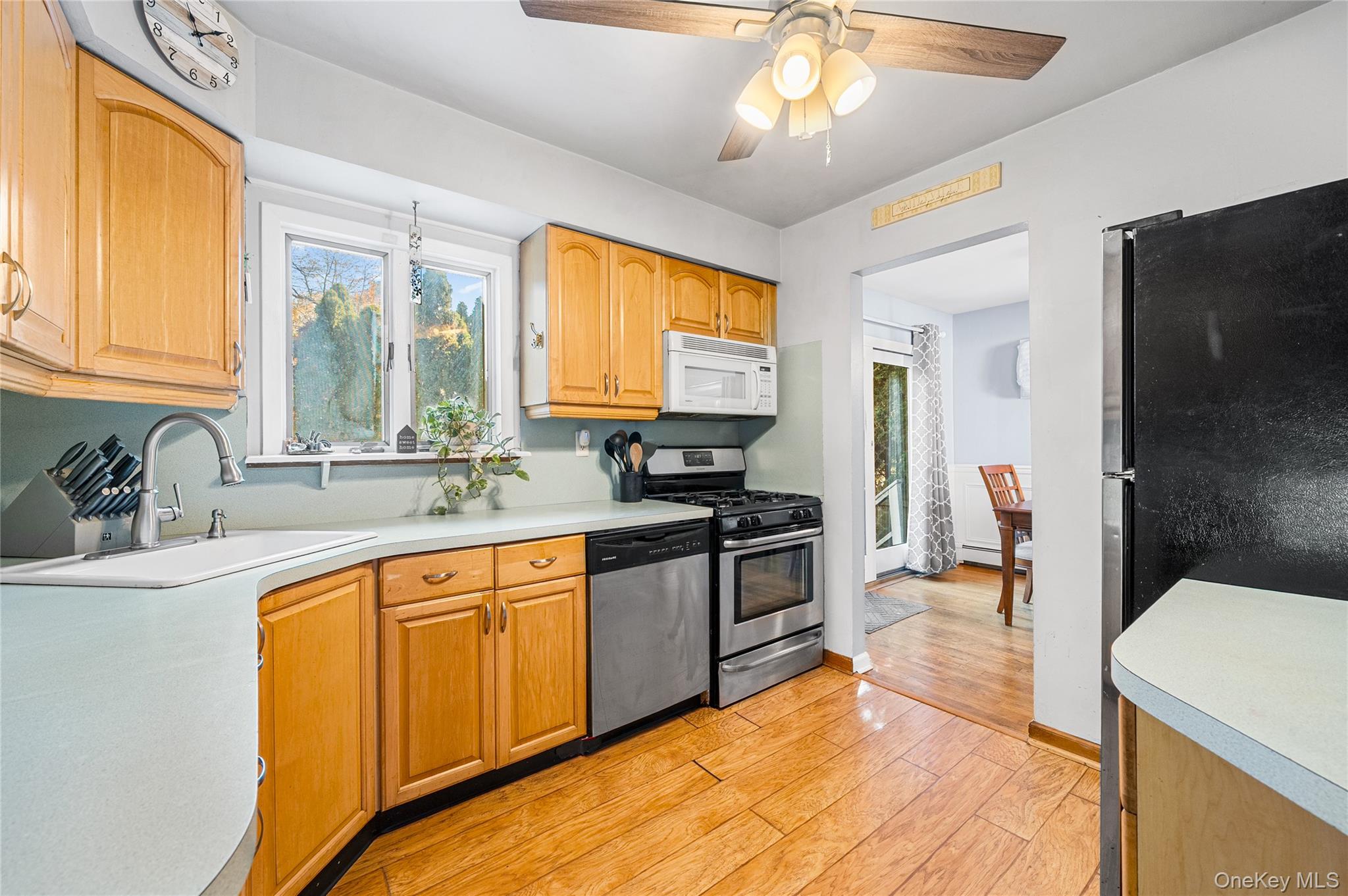 27 Gaylore Drive S, Amityville, NY 11701