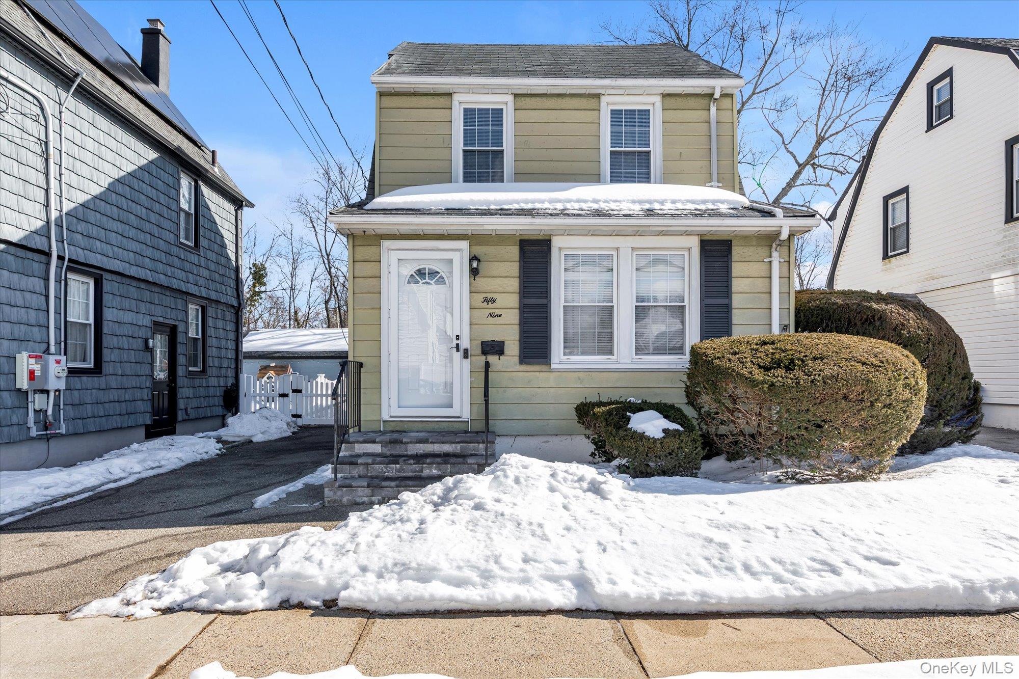 59 Stratford Avenue, Williston Park, NY 11596