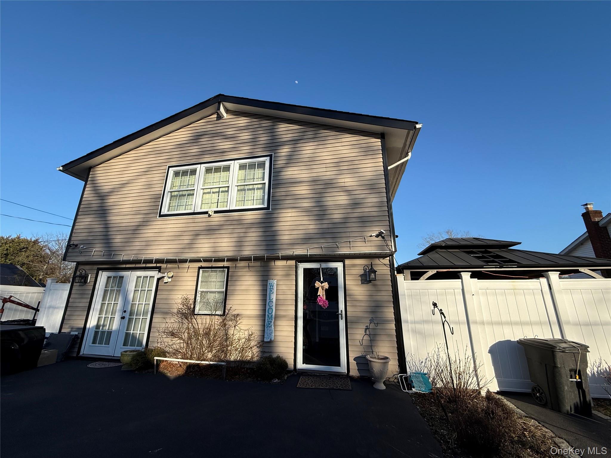 17 Hampton Road, Shirley, NY 11967