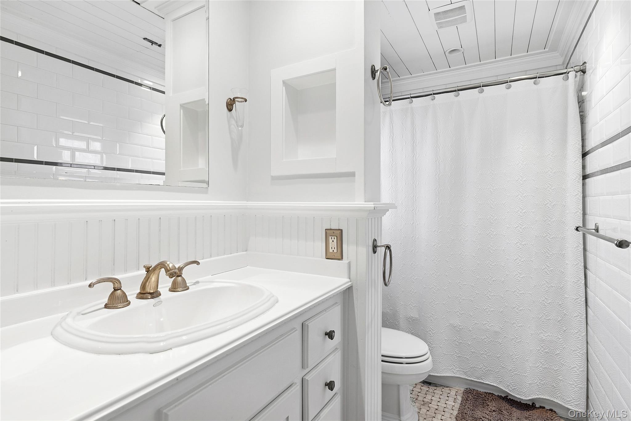 364 Three Mile Harbor Road, East Hampton, NY 11937