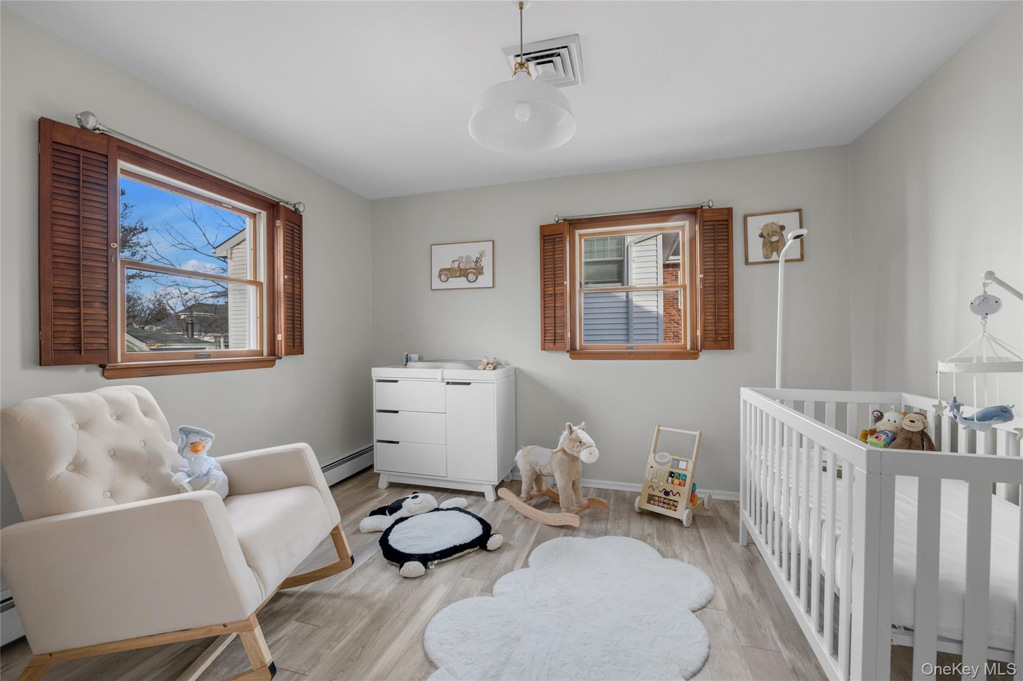 29 3rd Avenue, Port Washington, NY 11050