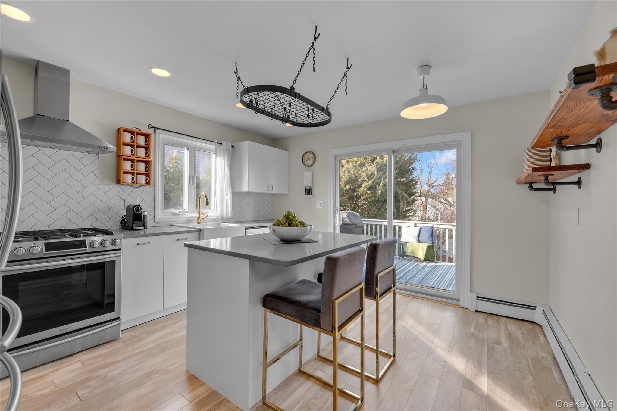 29 3rd Avenue, Port Washington, NY 11050