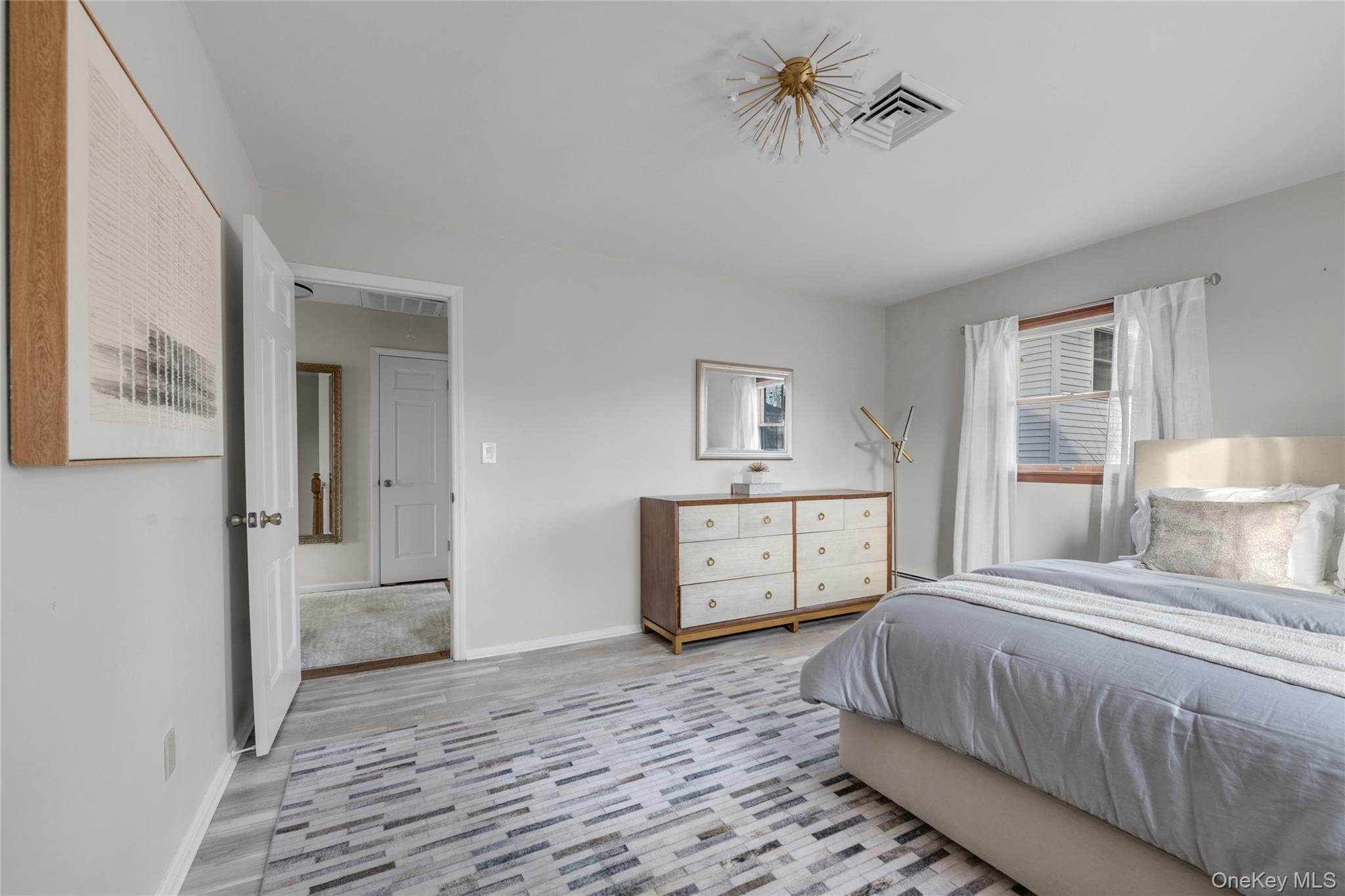 29 3rd Avenue, Port Washington, NY 11050