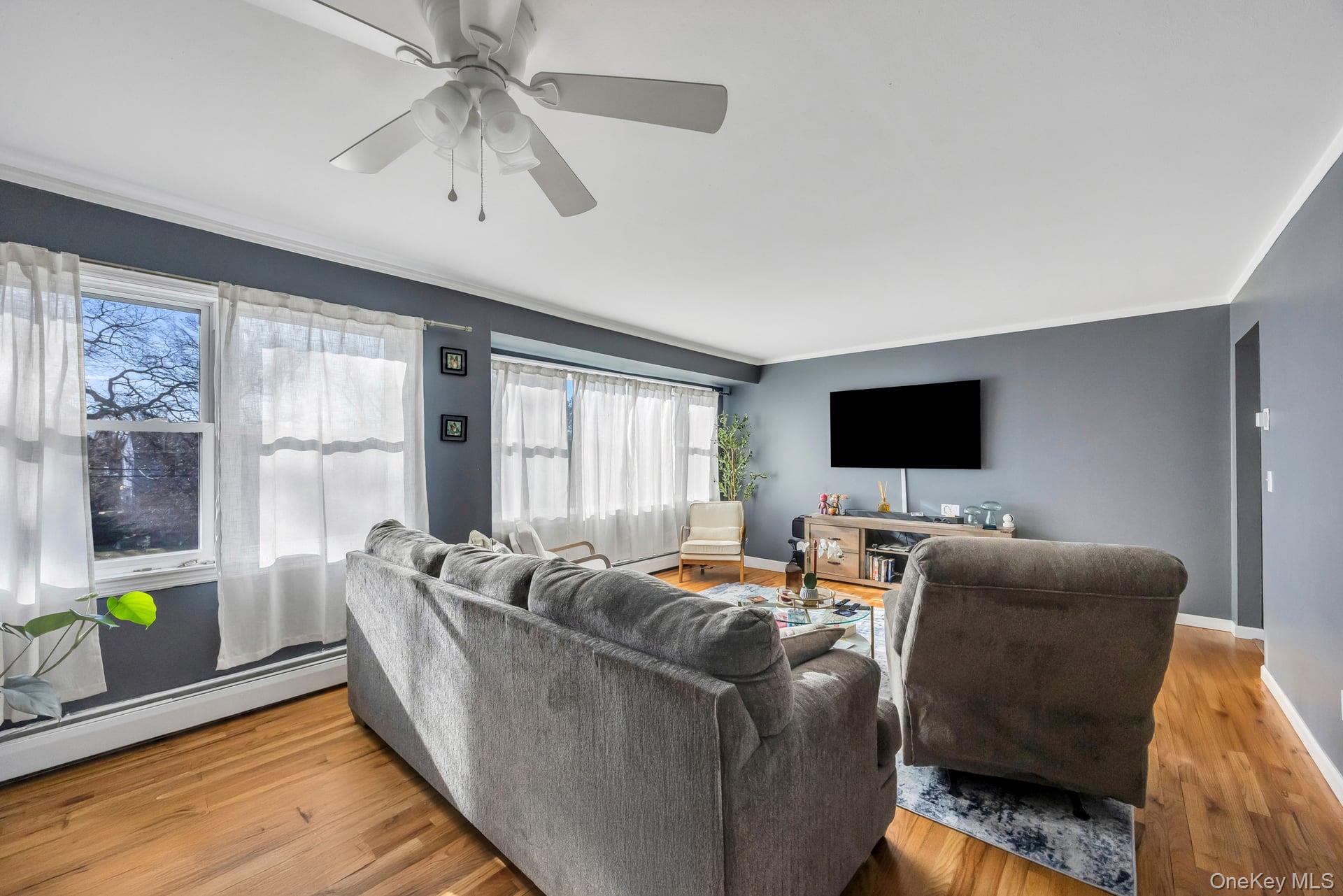 11 Marlo Lane, Hauppauge, NY 11788