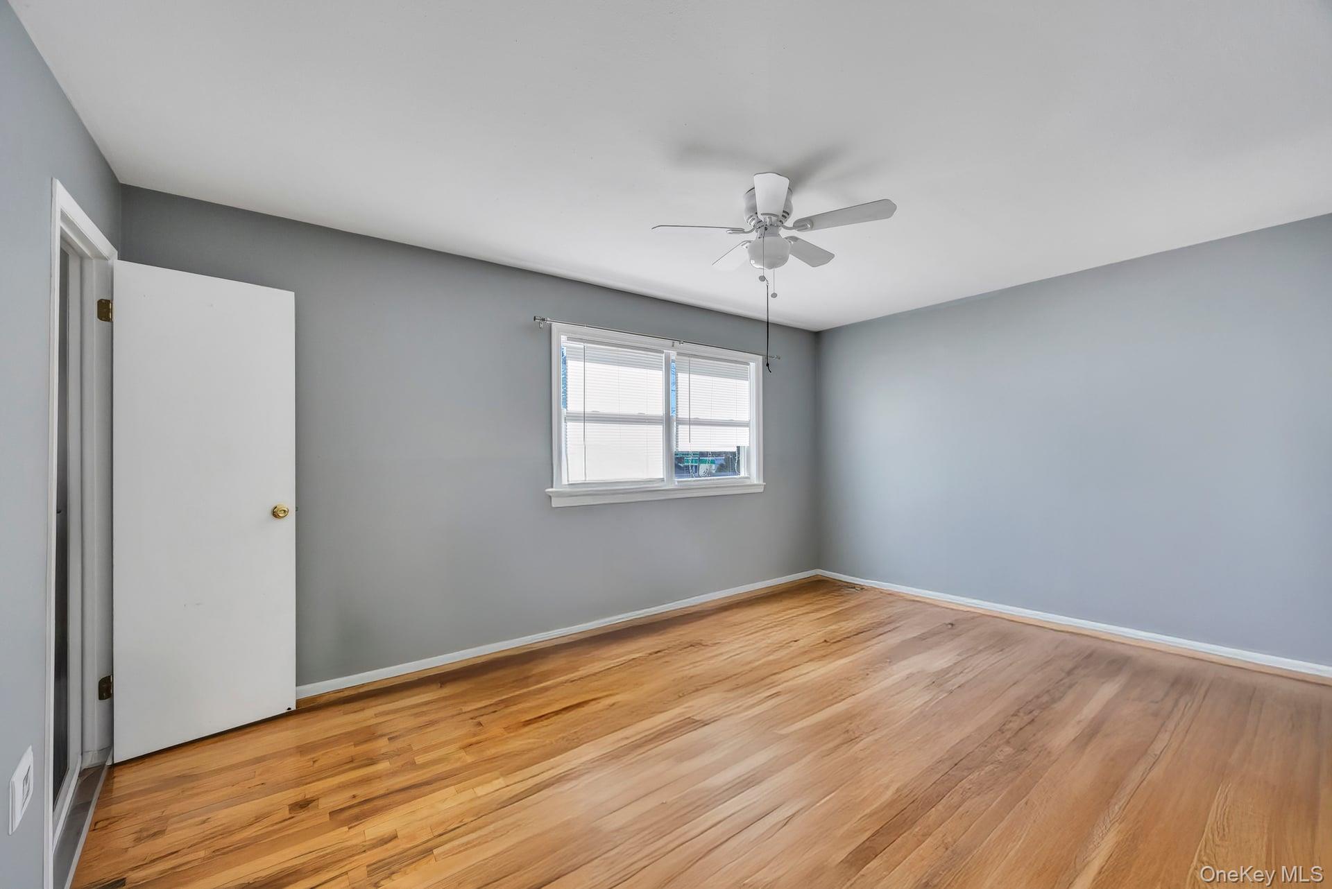 11 Marlo Lane, Hauppauge, NY 11788