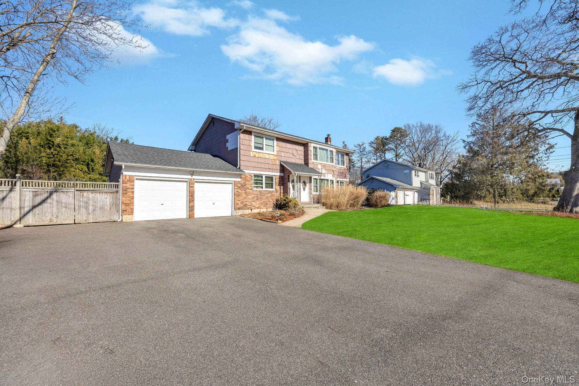 11 Marlo Lane, Hauppauge, NY 11788