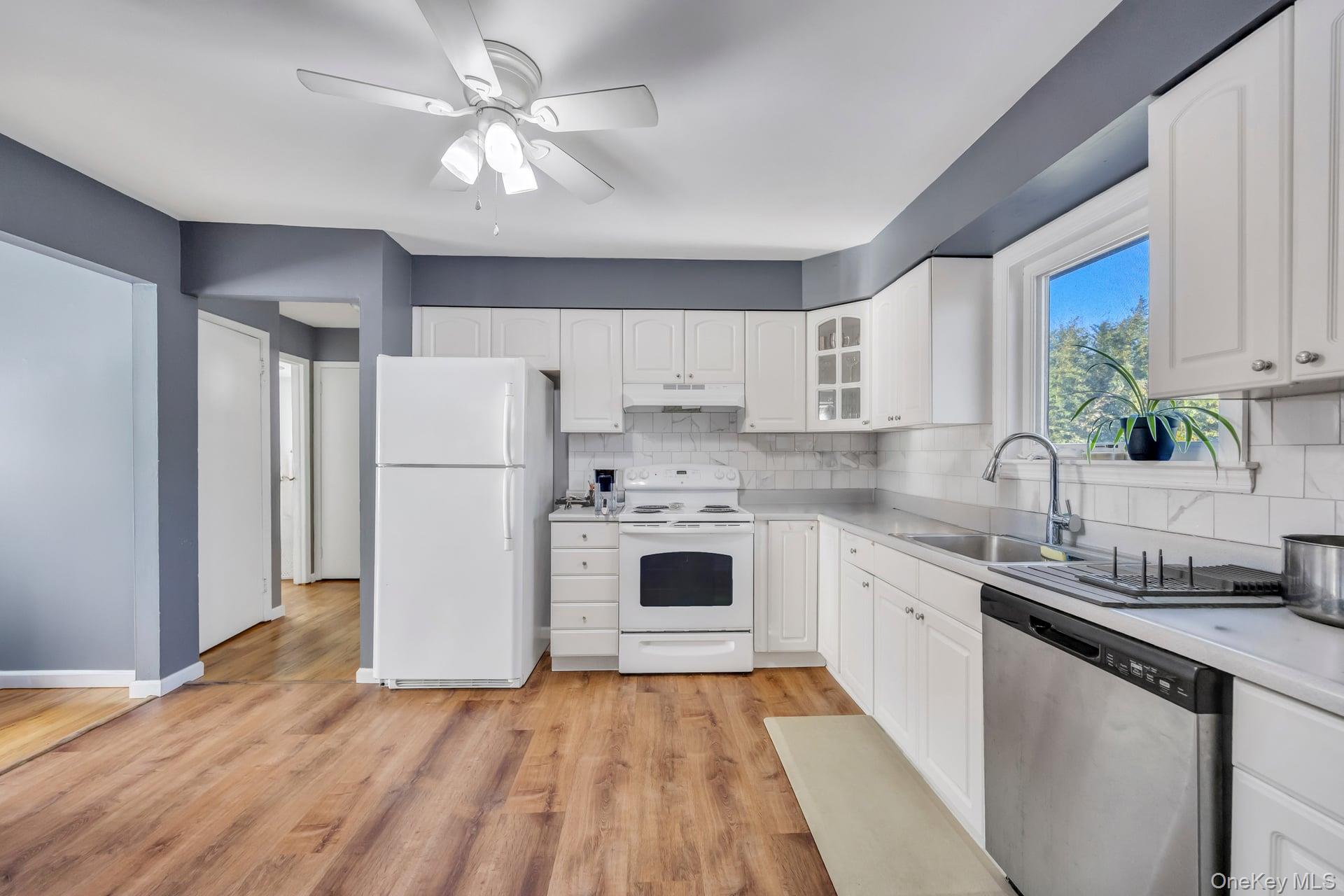 11 Marlo Lane, Hauppauge, NY 11788