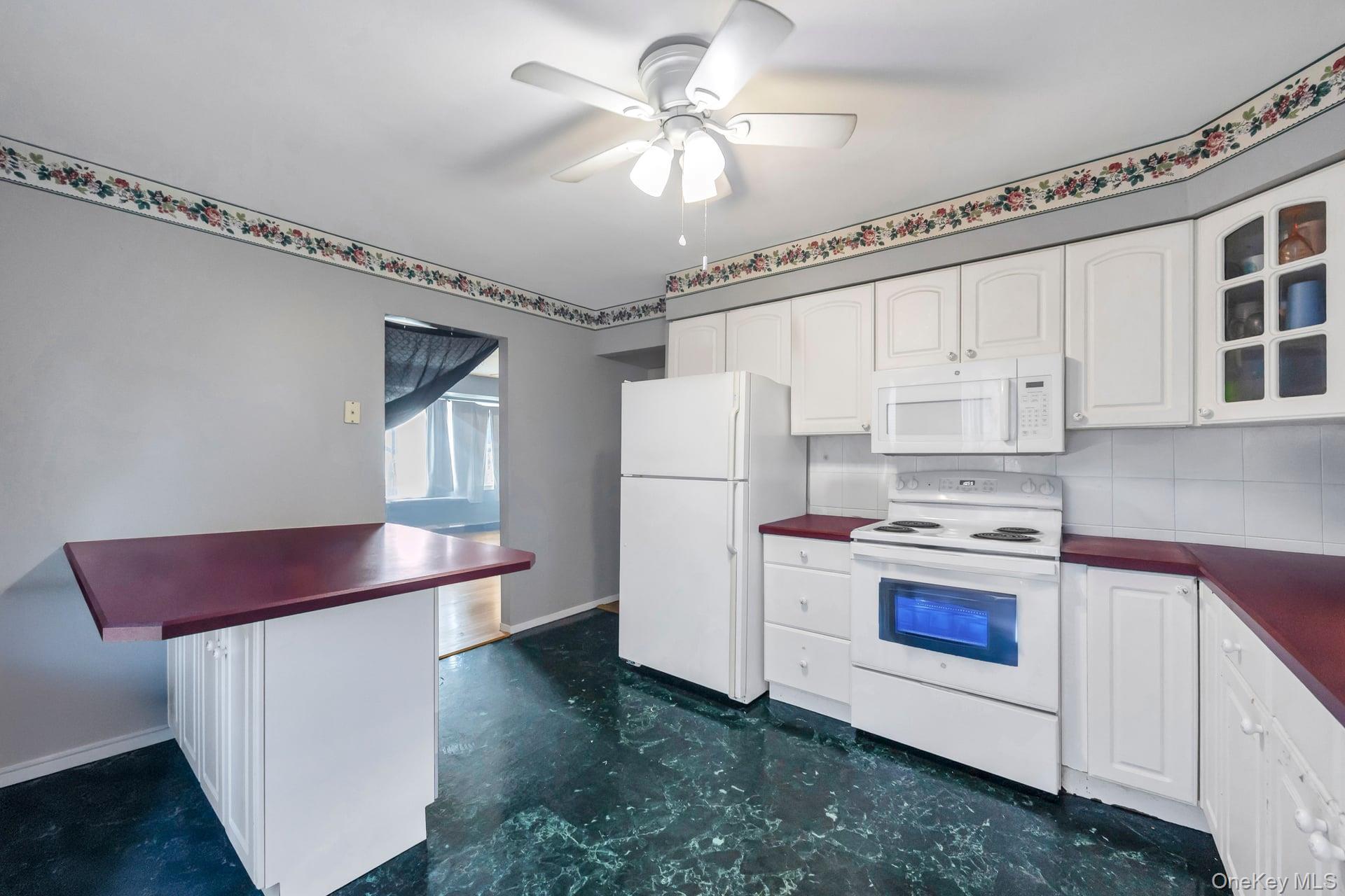 11 Marlo Lane, Hauppauge, NY 11788