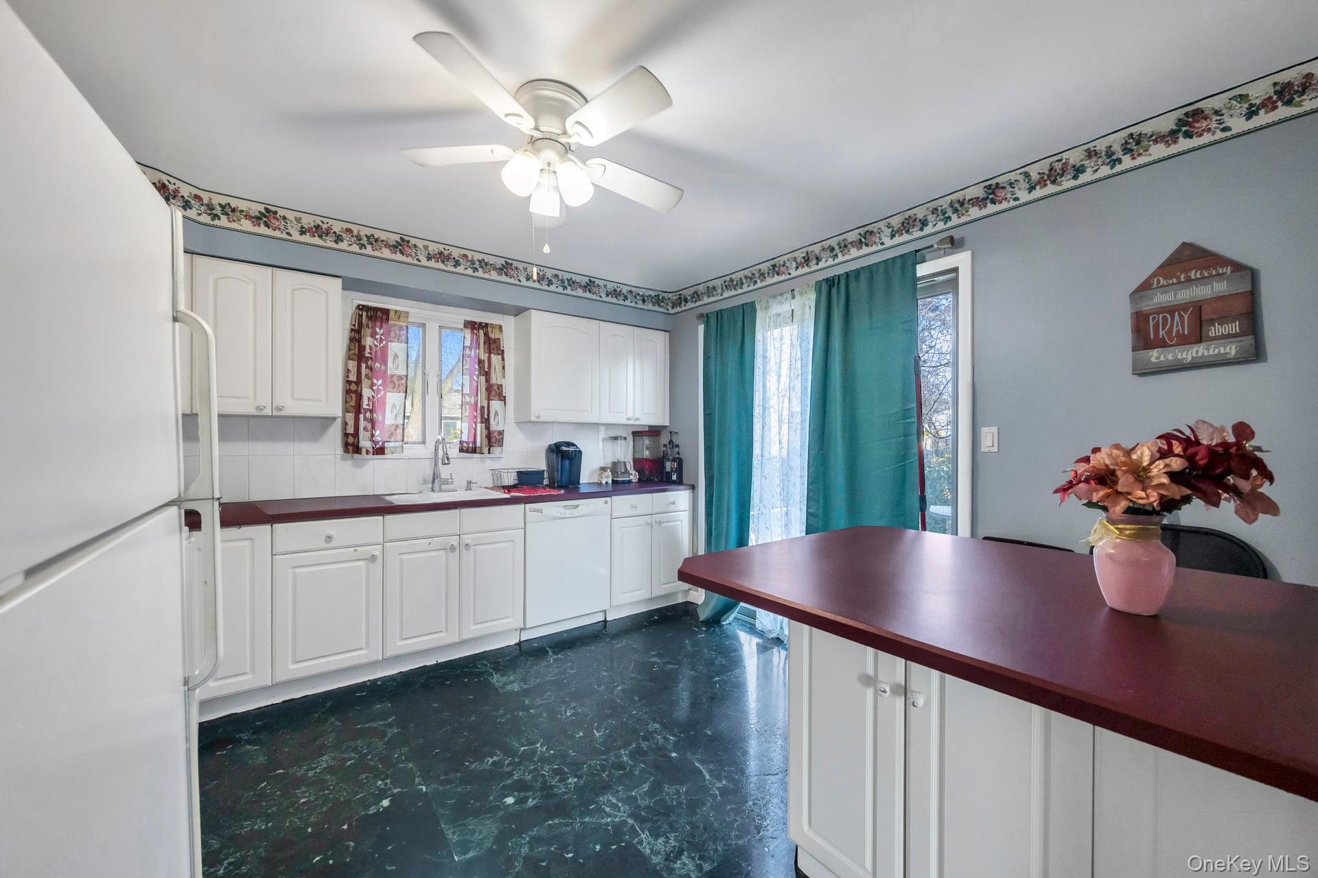 11 Marlo Lane, Hauppauge, NY 11788