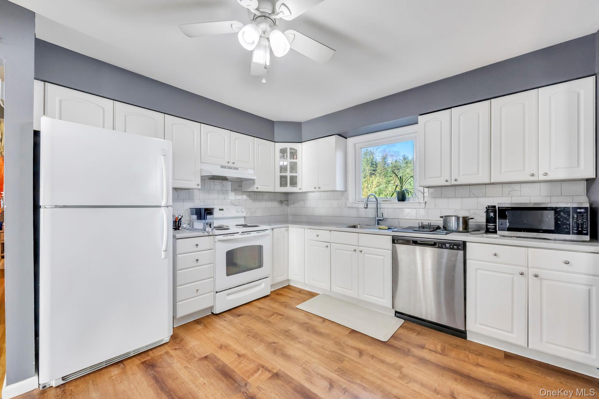 11 Marlo Lane, Hauppauge, NY 11788