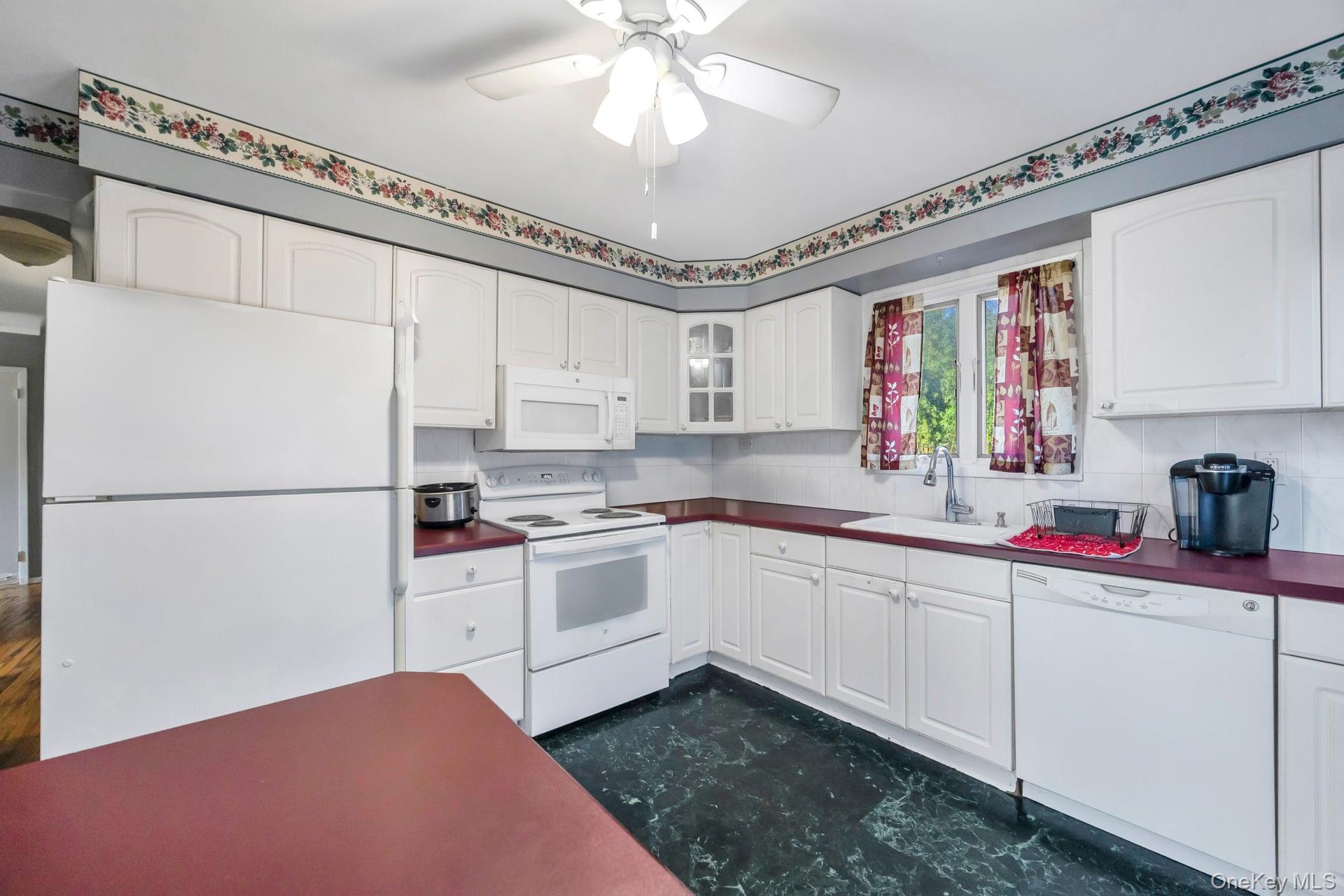 11 Marlo Lane, Hauppauge, NY 11788