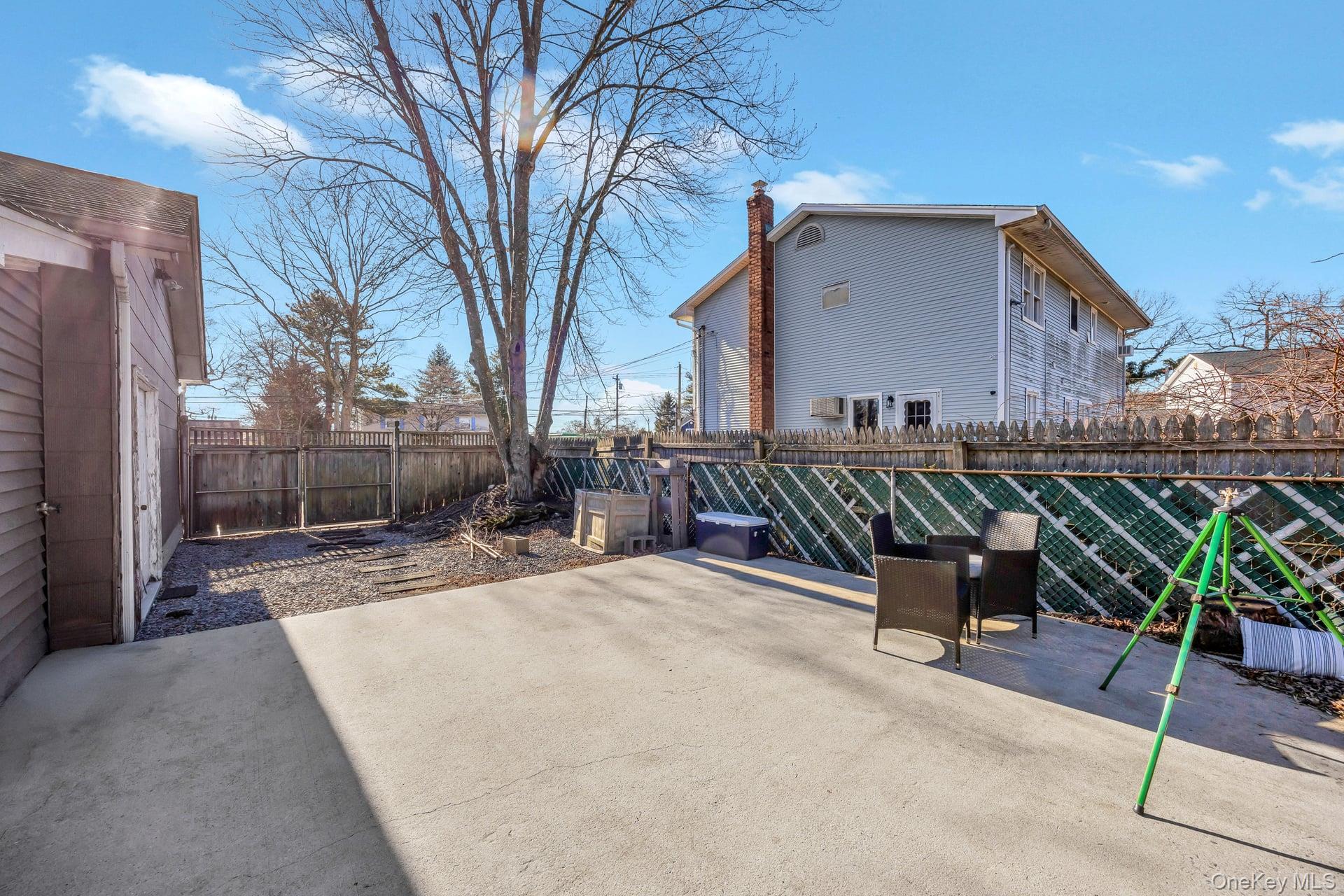 11 Marlo Lane, Hauppauge, NY 11788