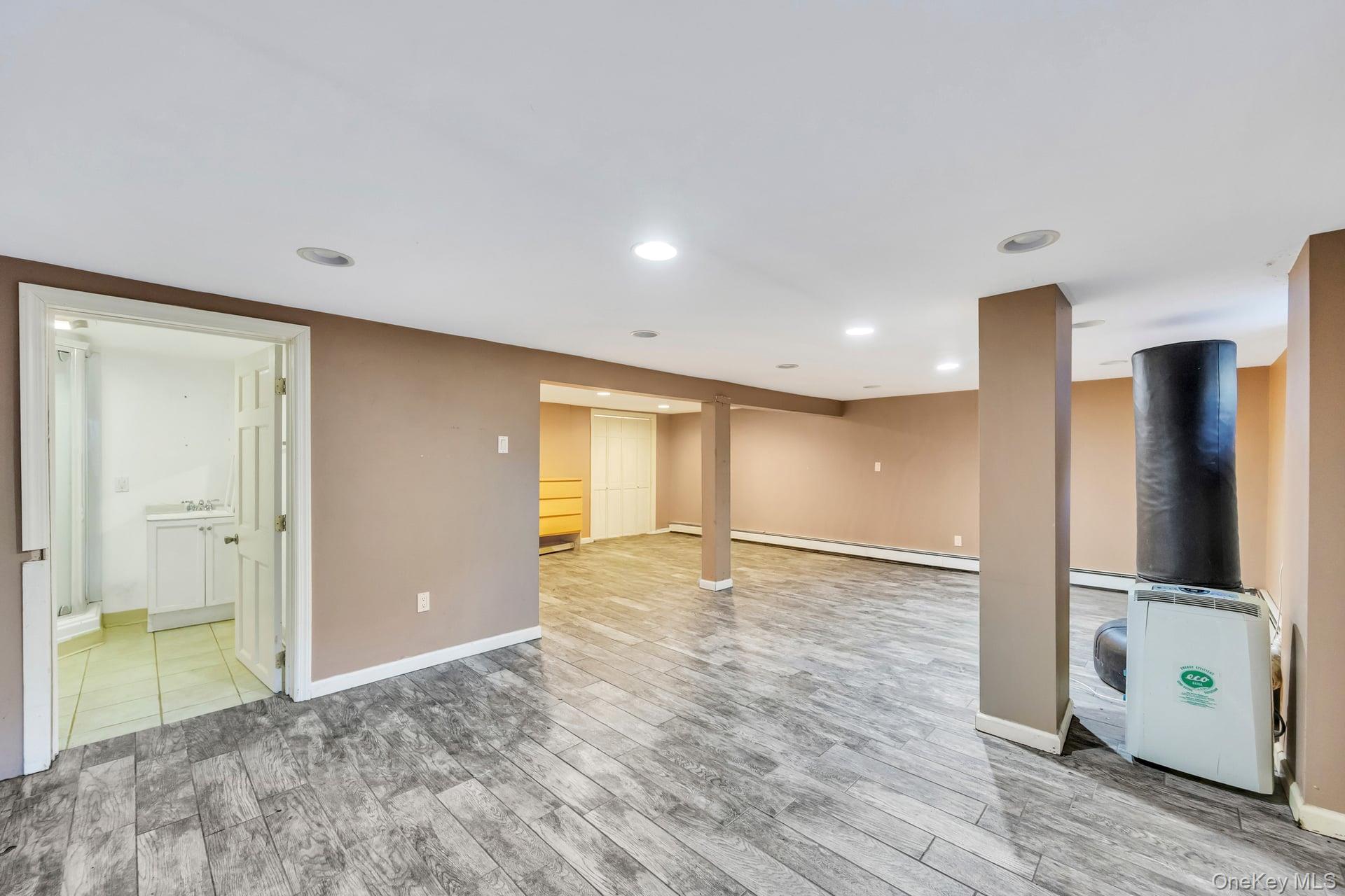 11 Marlo Lane, Hauppauge, NY 11788