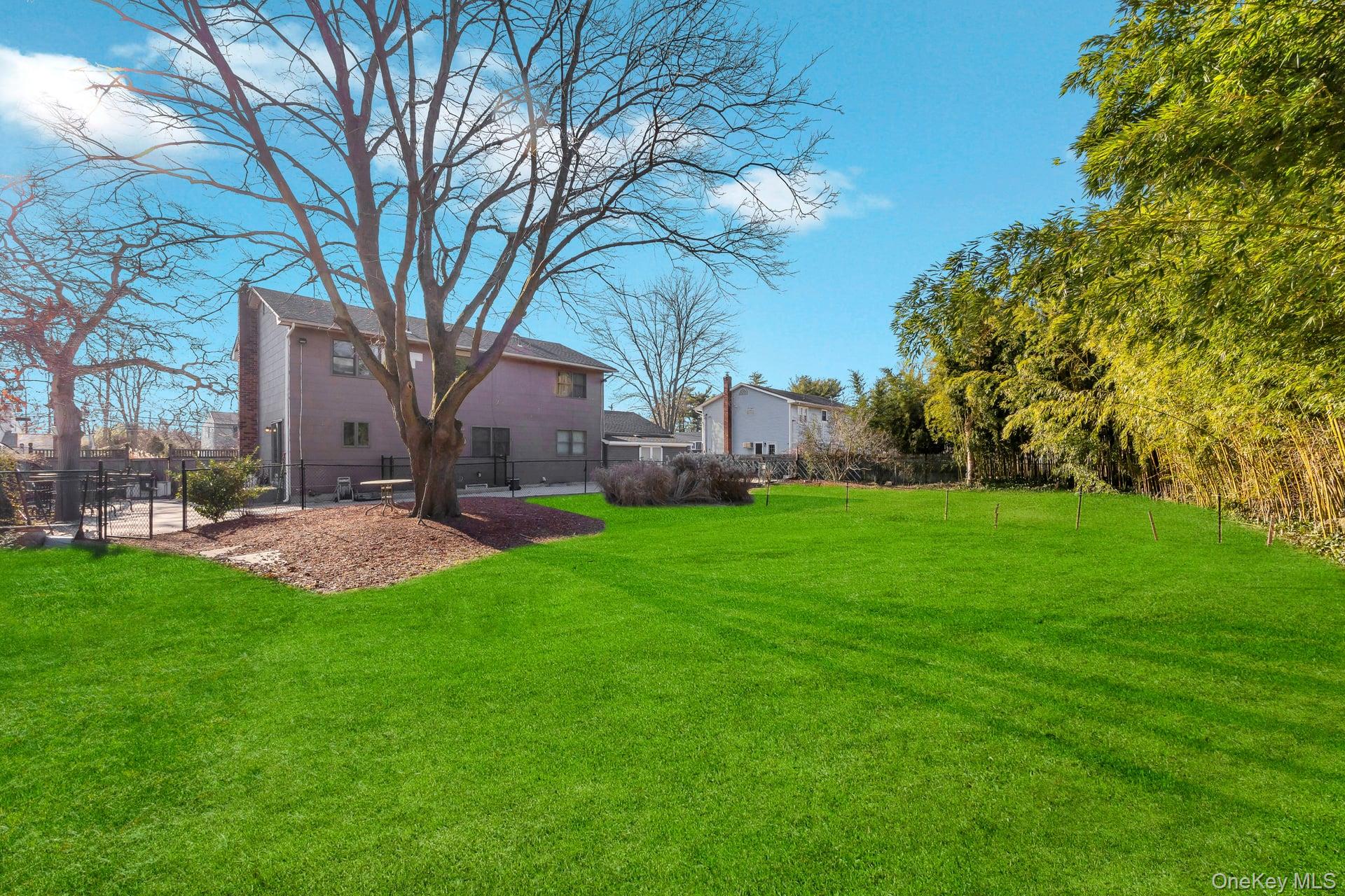 11 Marlo Lane, Hauppauge, NY 11788