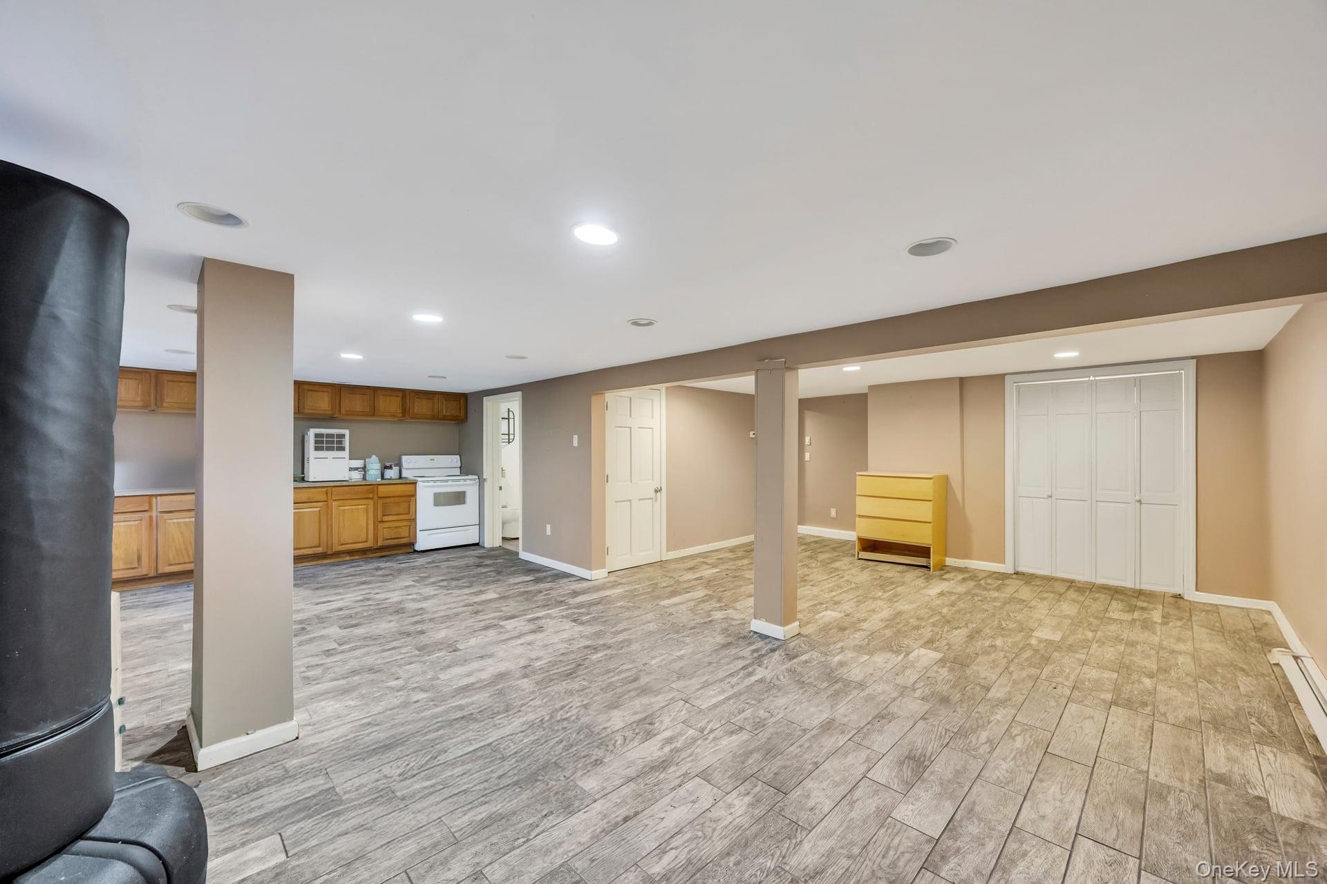 11 Marlo Lane, Hauppauge, NY 11788