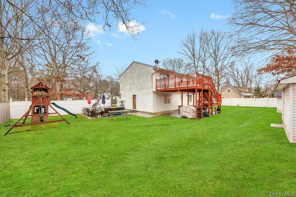 542 Freeman Avenue, Brentwood, NY 11717