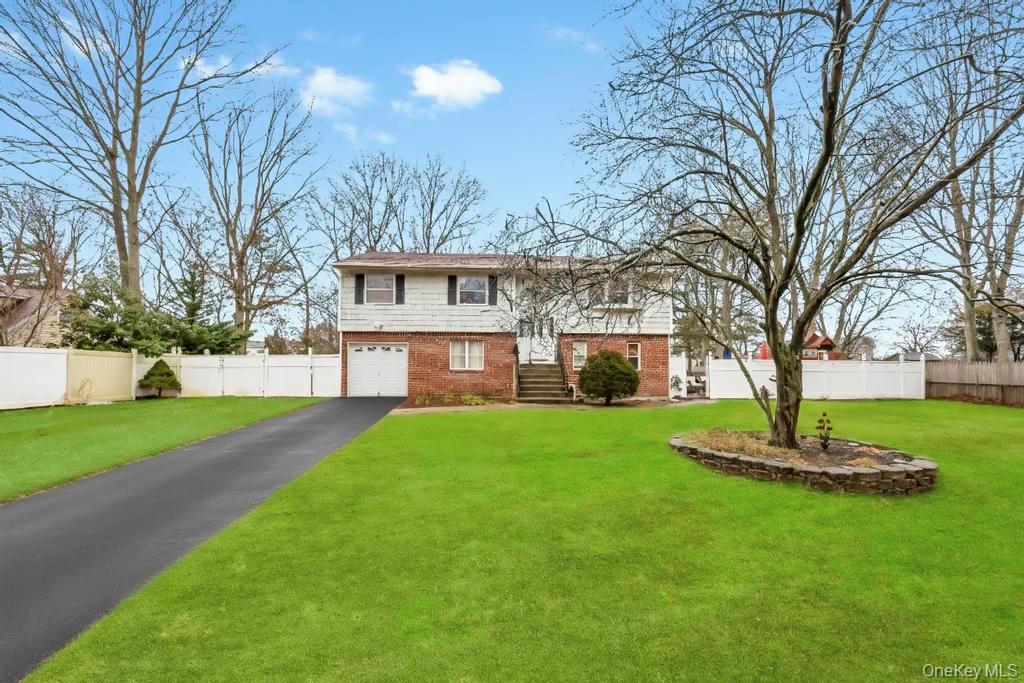 542 Freeman Avenue, Brentwood, NY 11717