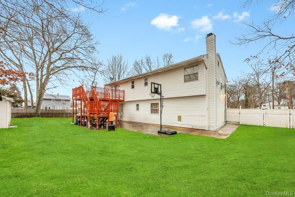 542 Freeman Avenue, Brentwood, NY 11717