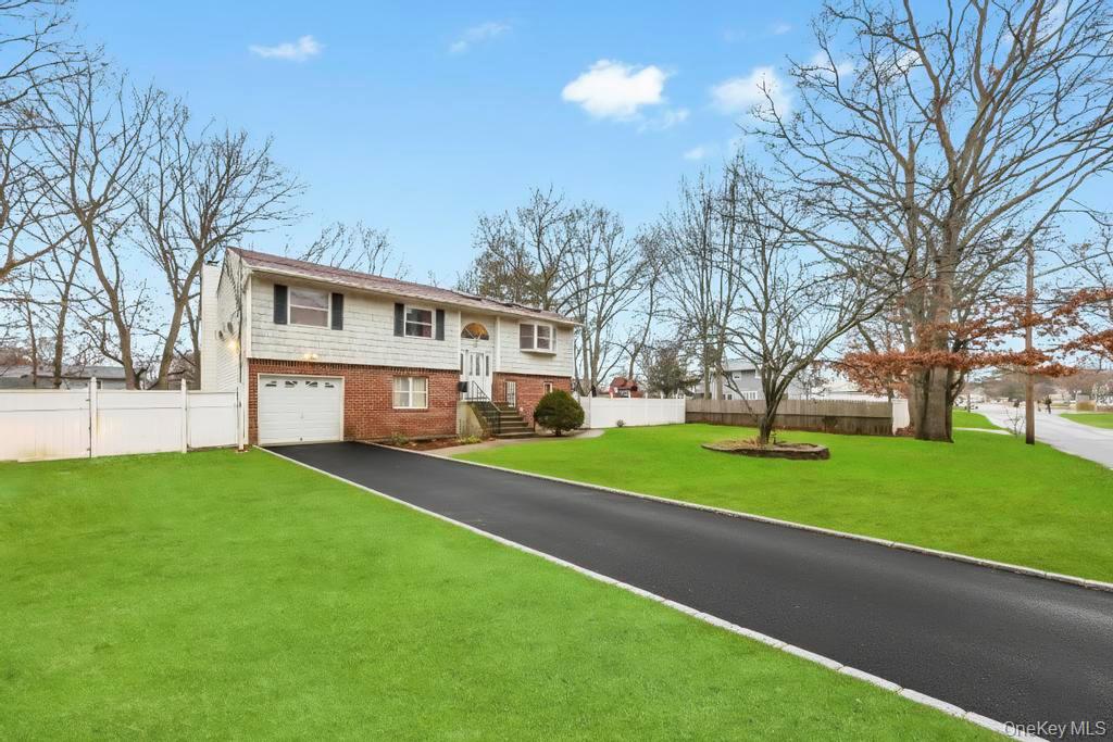 542 Freeman Avenue, Brentwood, NY 11717