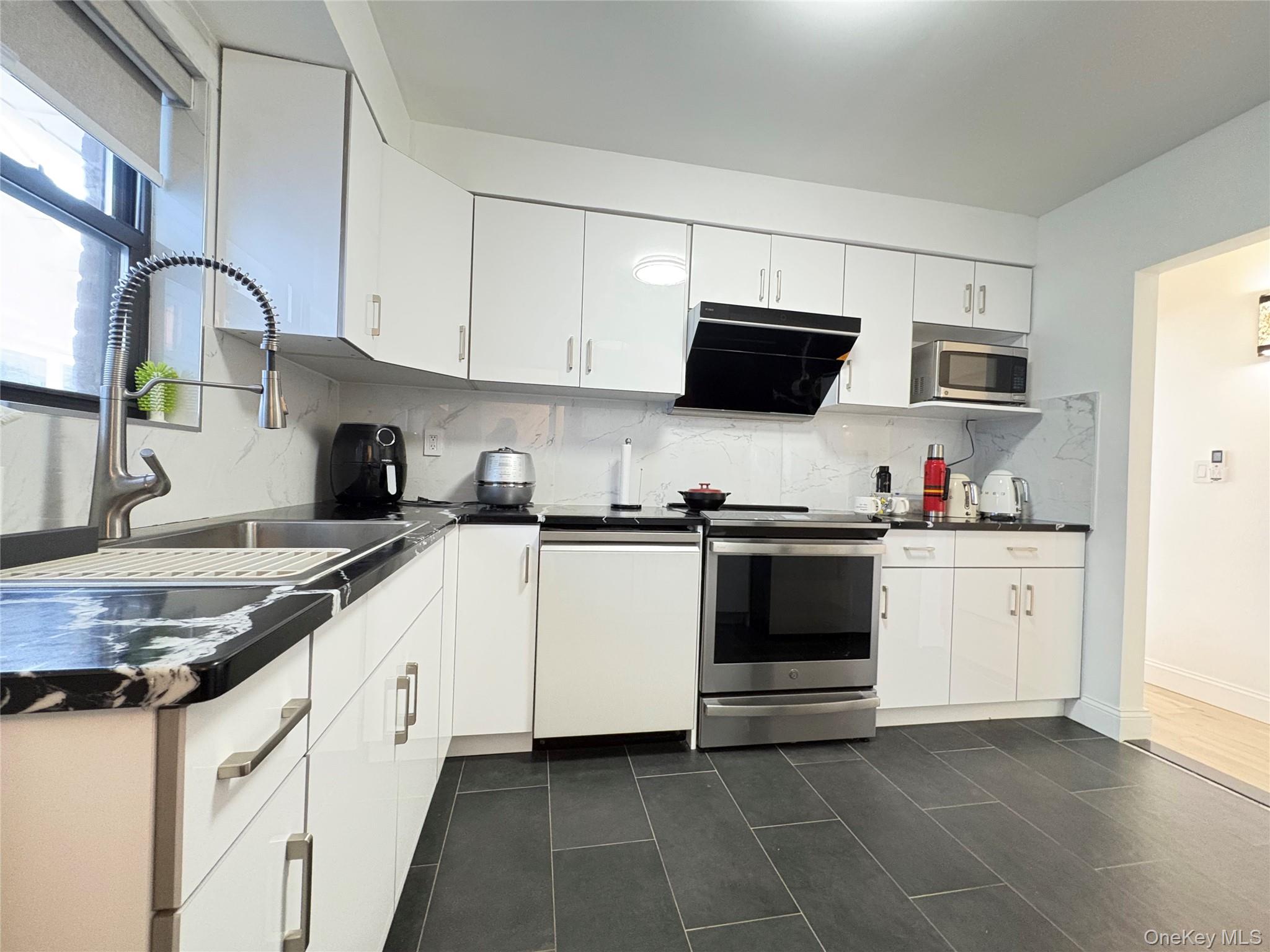 41-75 Morgan Street, Little Neck, NY 11363