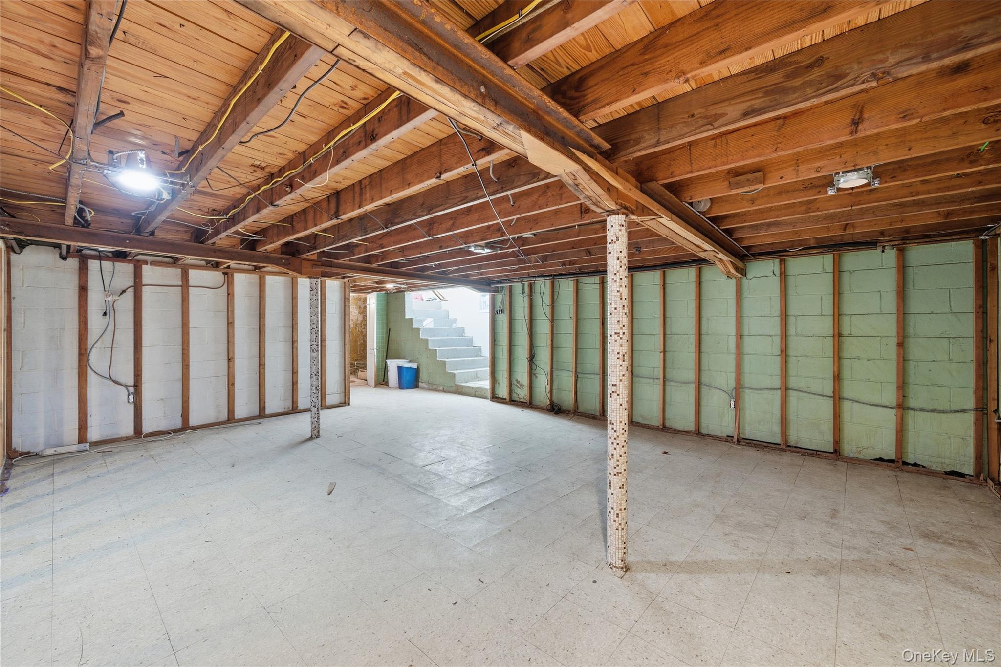 200 N Side Road, Wading River, NY 11792