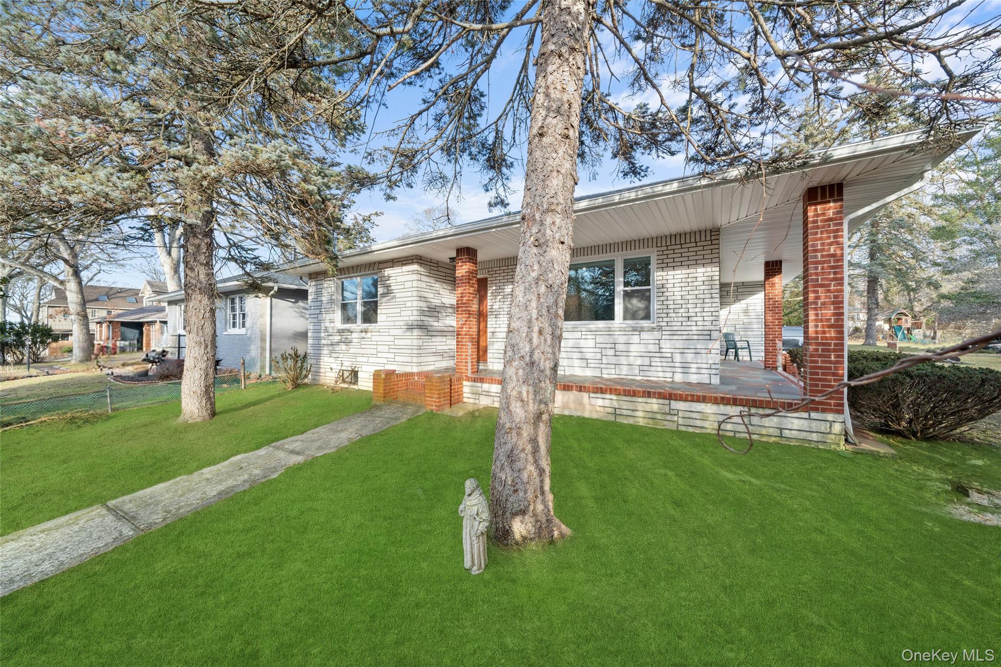 200 N Side Road, Wading River, NY 11792