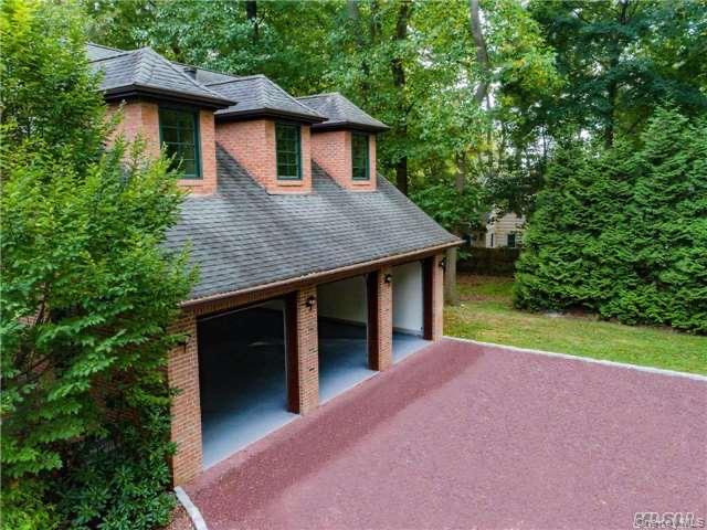 3 Chestnut Court, Old Westbury, NY 11568