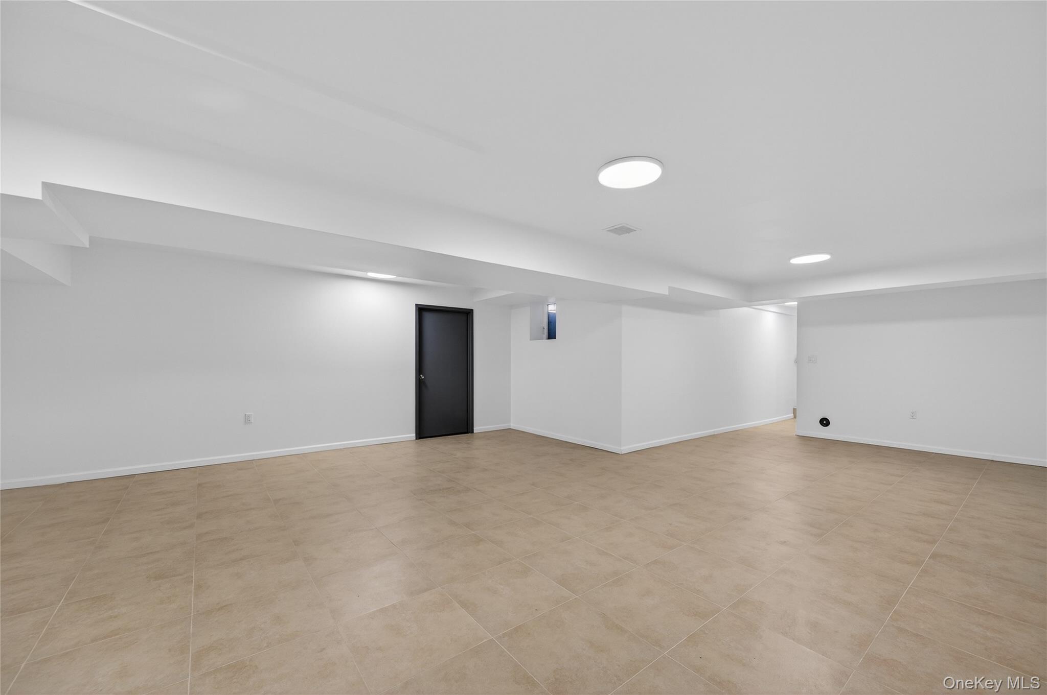 3 Chestnut Court, Old Westbury, NY 11568