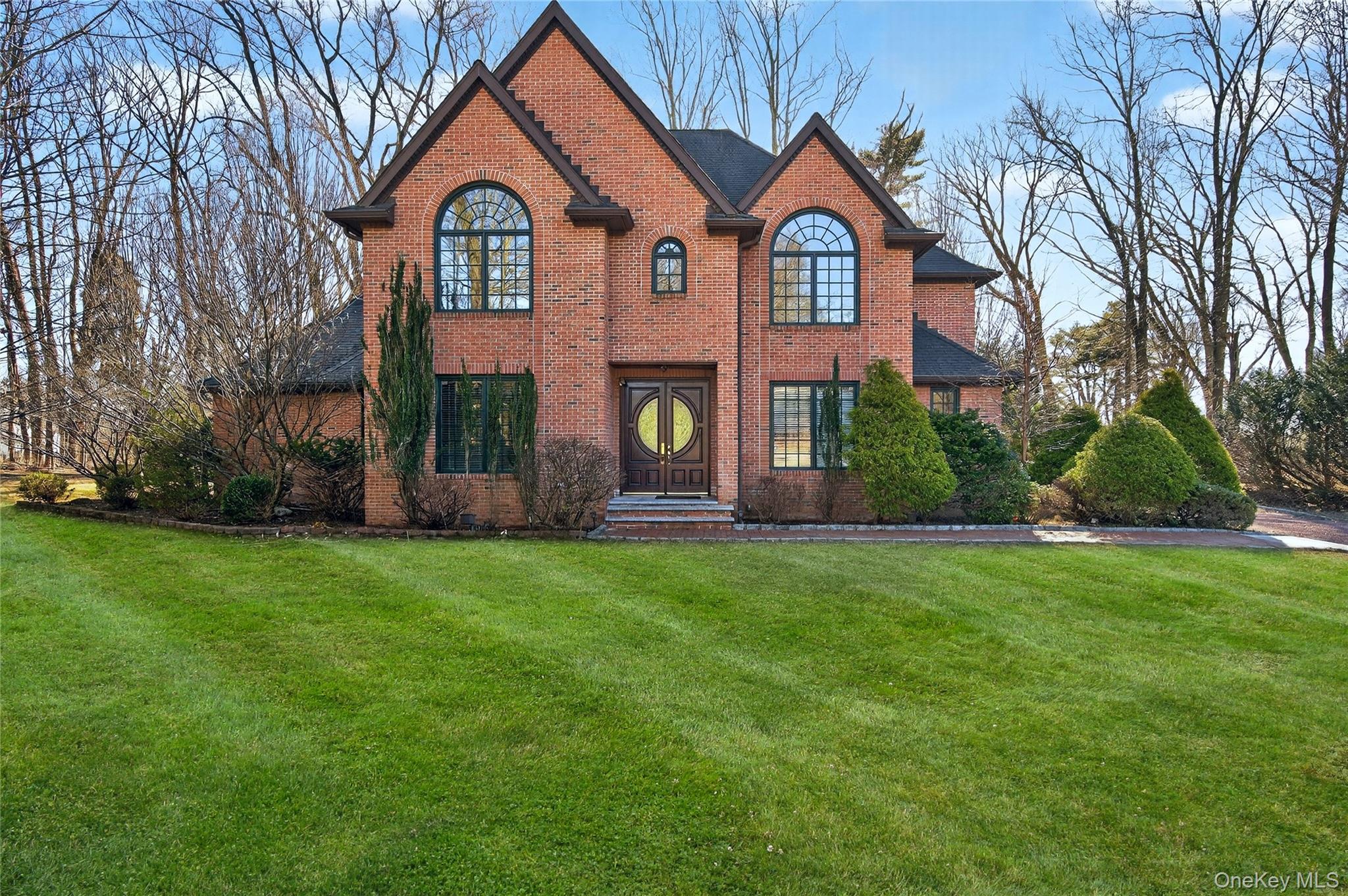 3 Chestnut Court, Old Westbury, NY 11568