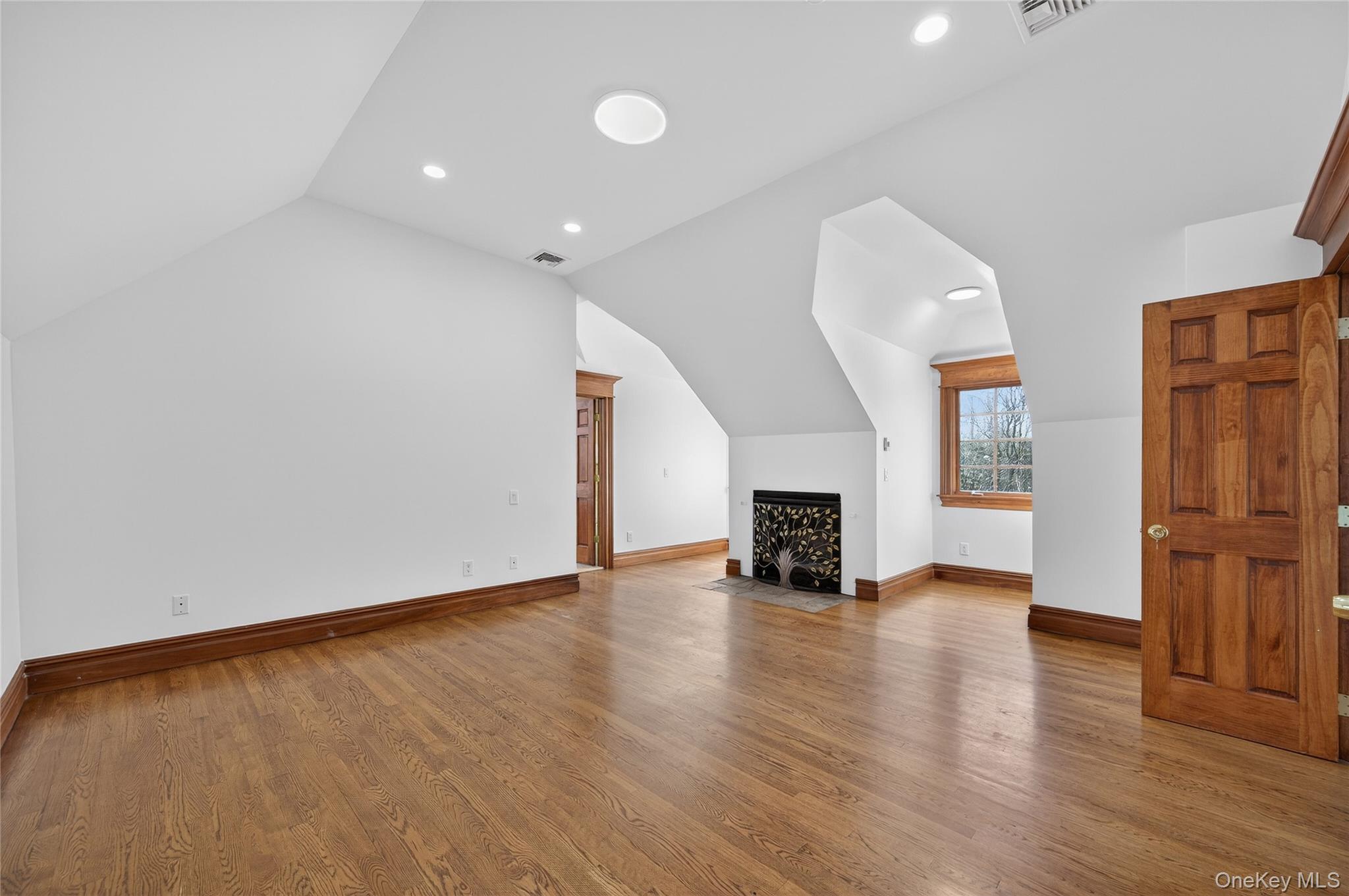 3 Chestnut Court, Old Westbury, NY 11568