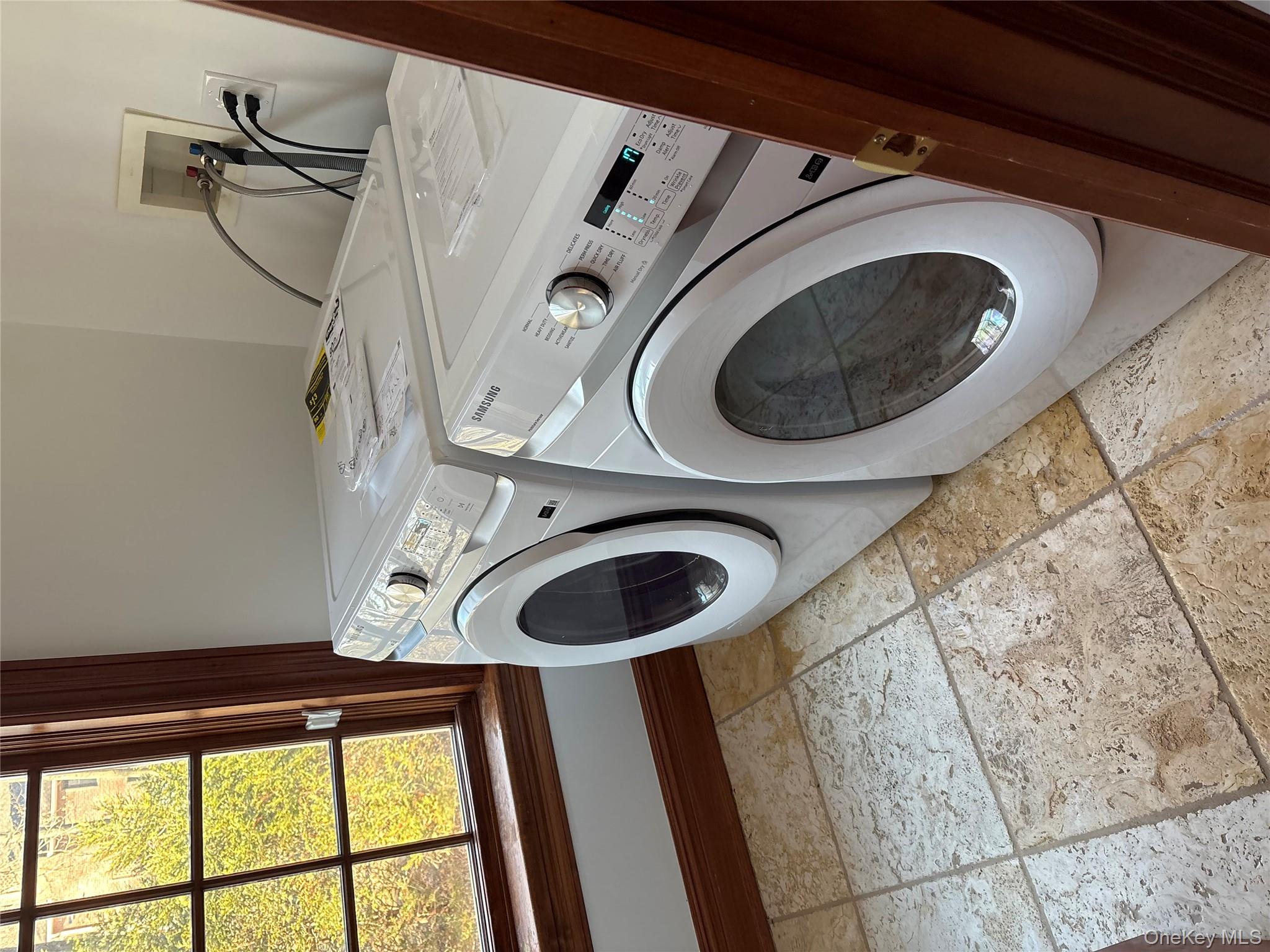 3 Chestnut Court, Old Westbury, NY 11568