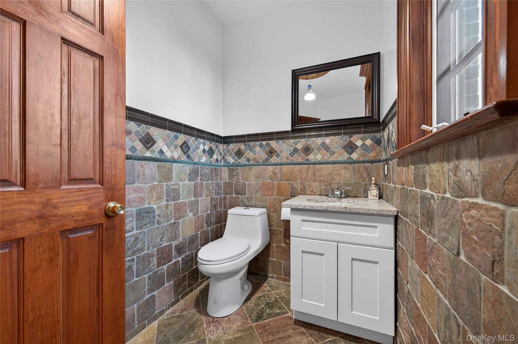 3 Chestnut Court, Old Westbury, NY 11568