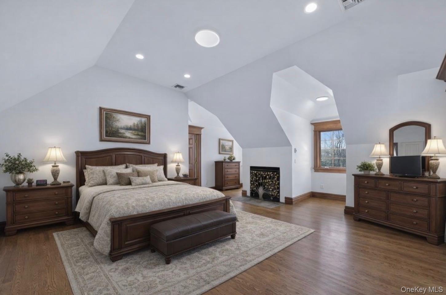 3 Chestnut Court, Old Westbury, NY 11568