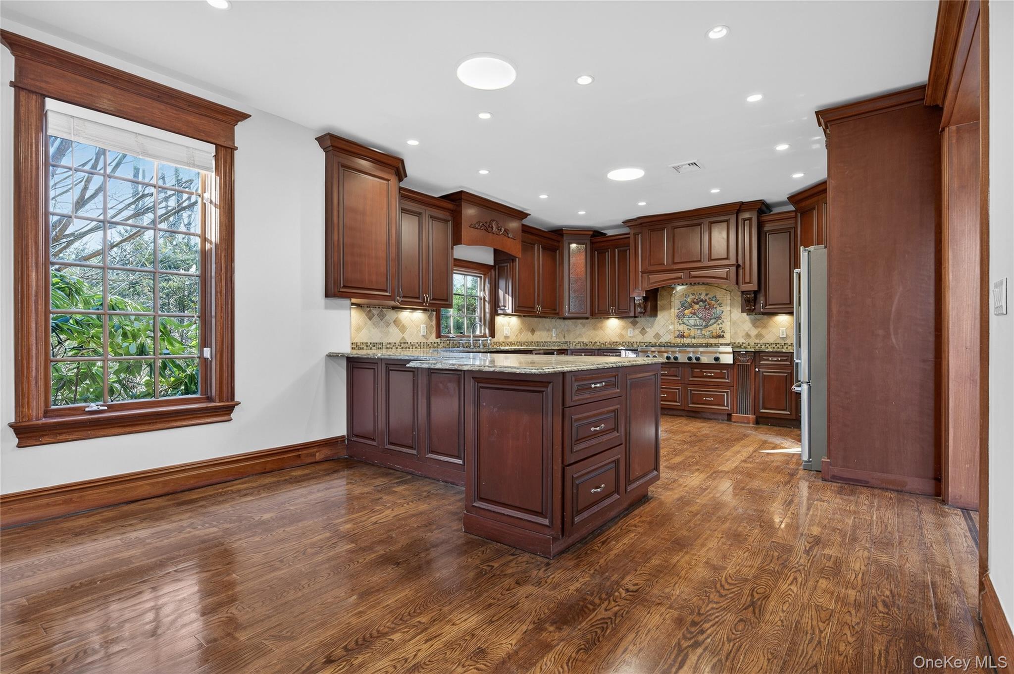 3 Chestnut Court, Old Westbury, NY 11568