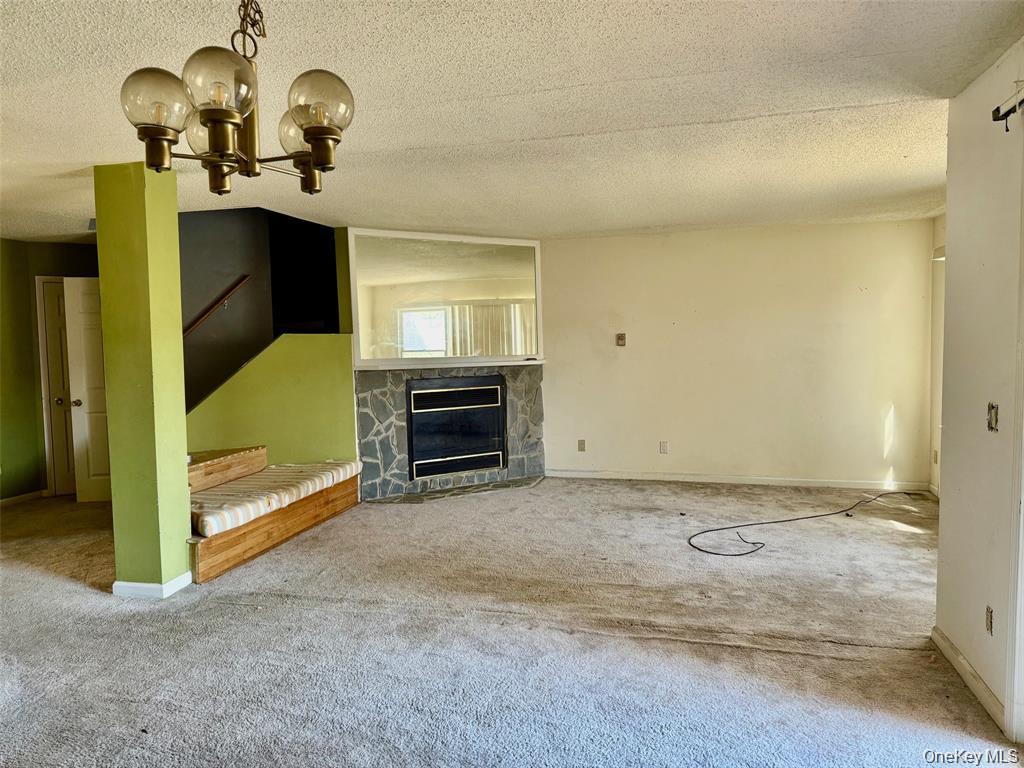 10 Woodland Way N, Ellenville, NY 12428