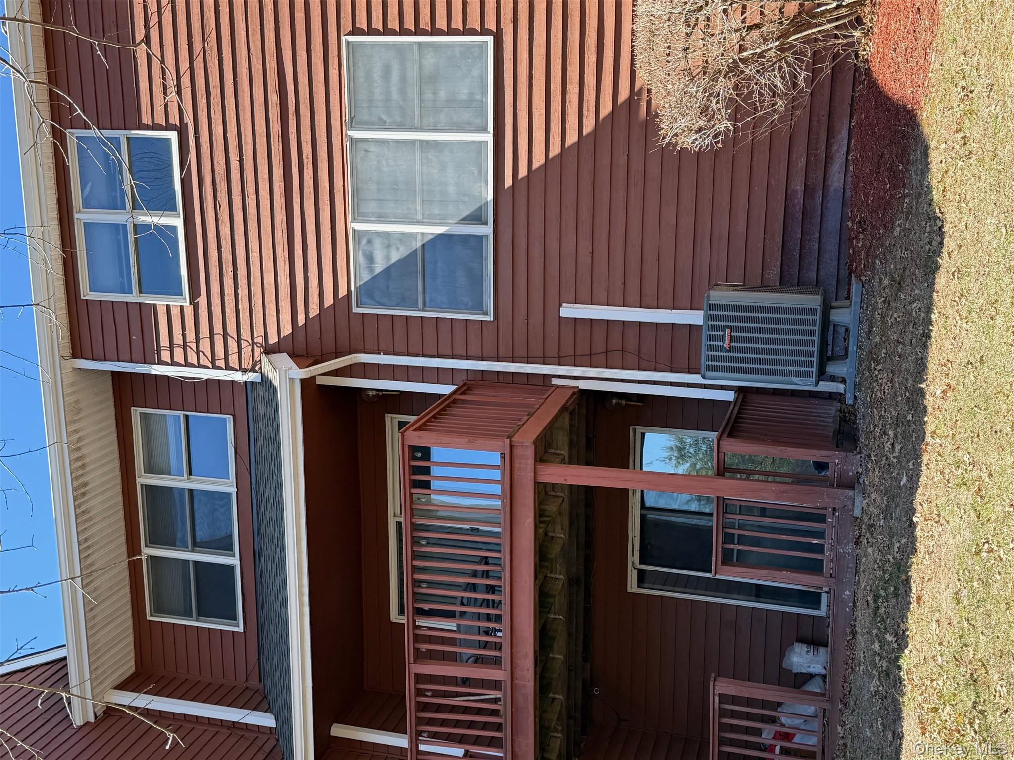 10 Woodland Way N, Ellenville, NY 12428